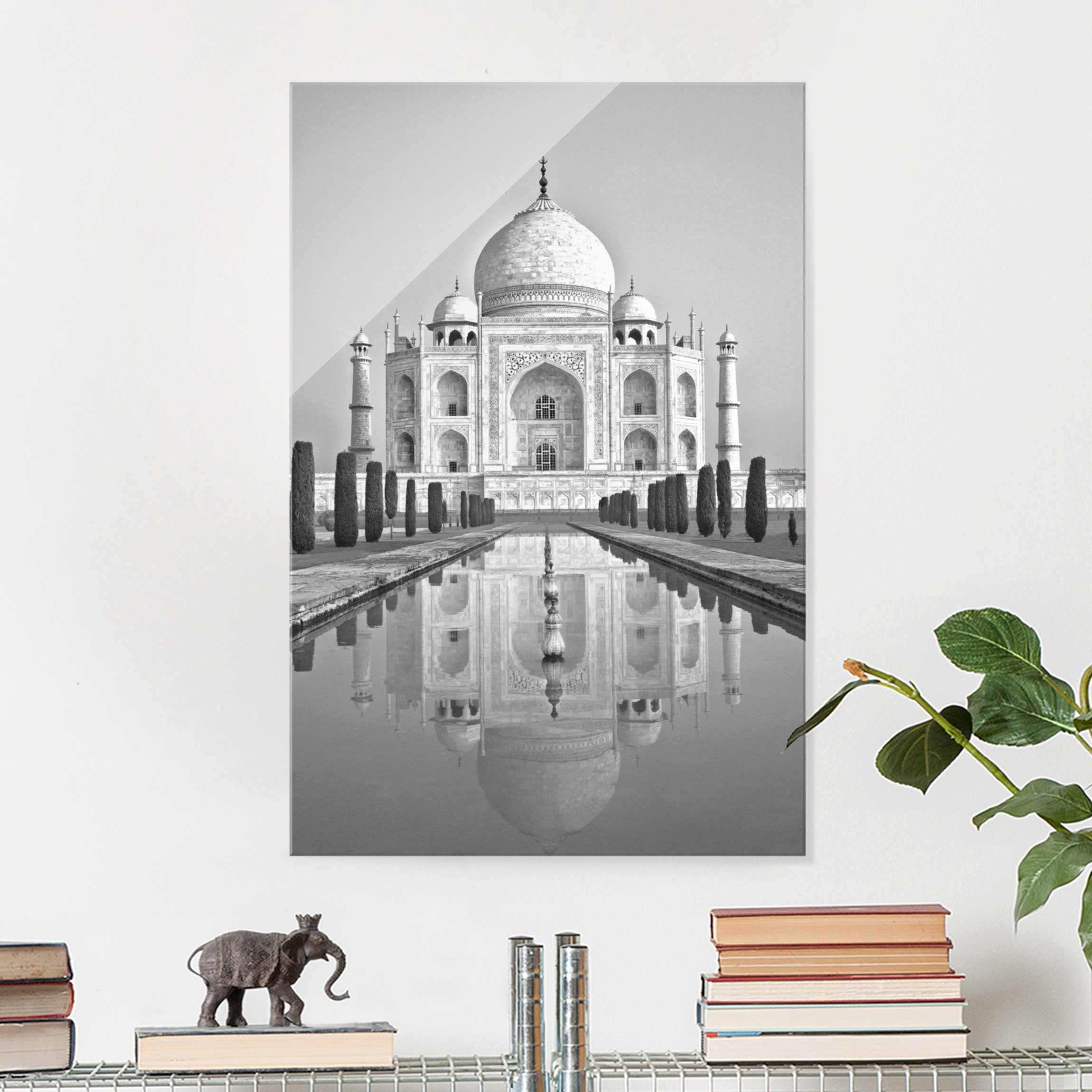 Glasbild - Hochformat Taj Mahal mit Garten