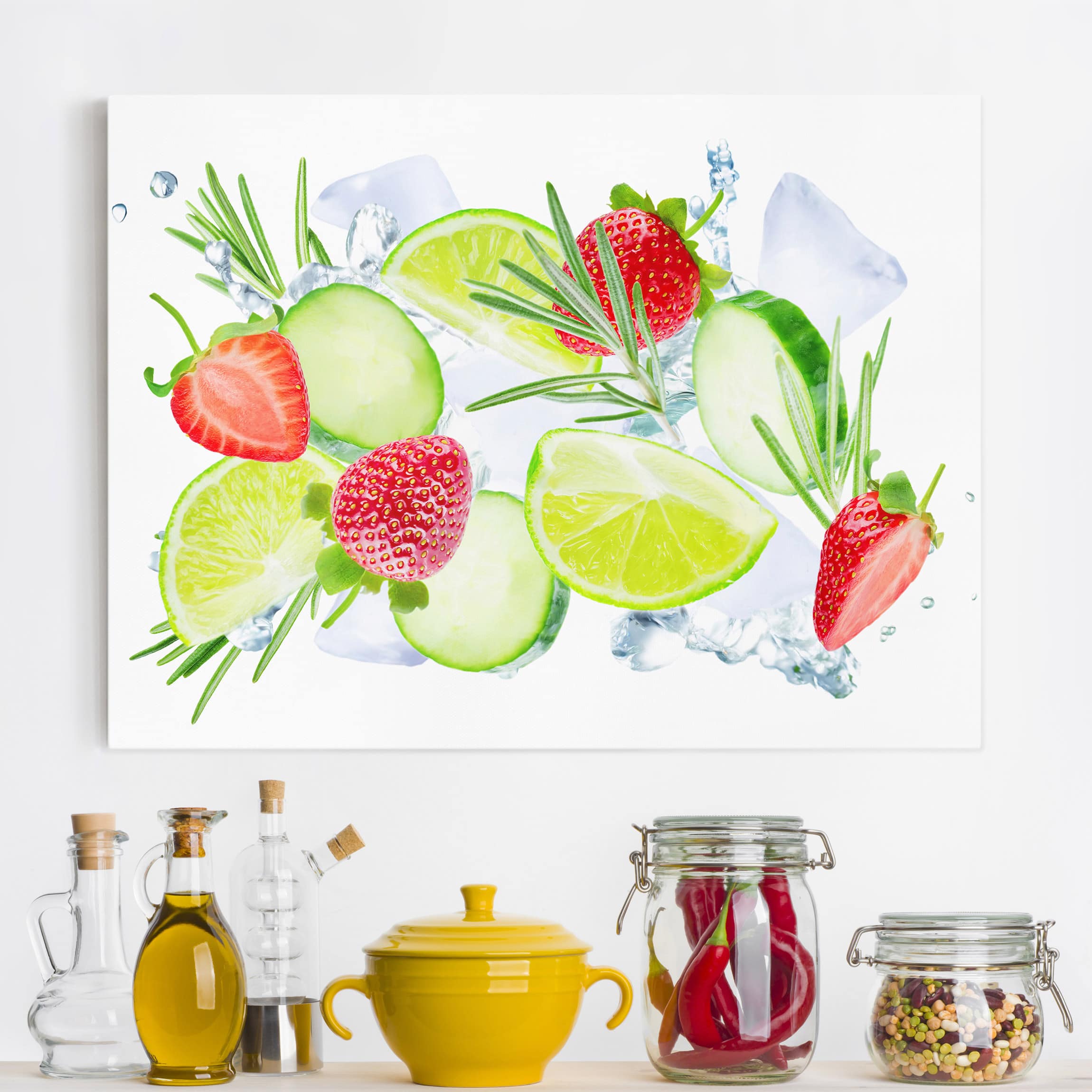 Leinwandbild Küche Erdbeeren Limetten Eiswürfel Splash