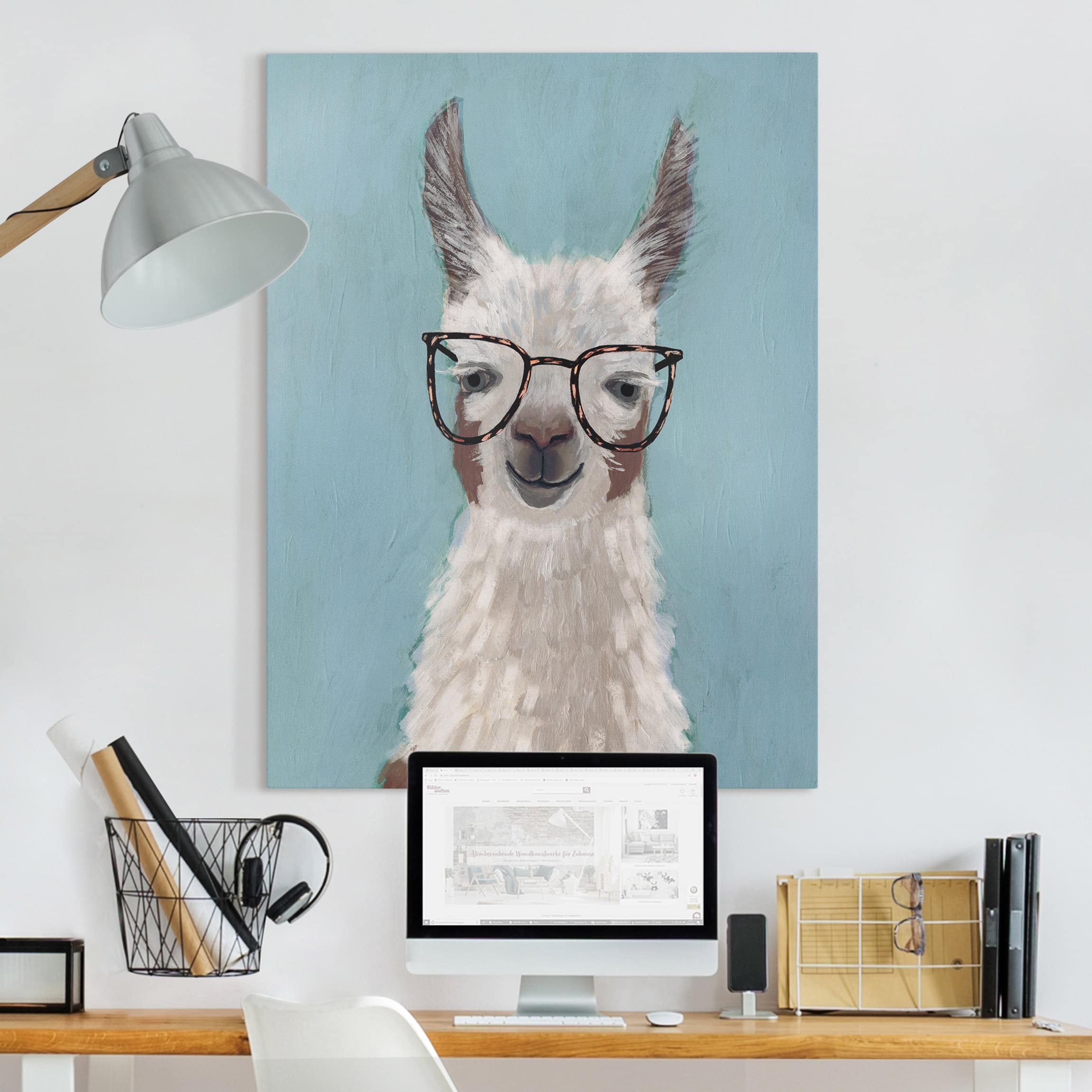 Leinwandbild - Hochformat Lama mit Brille II