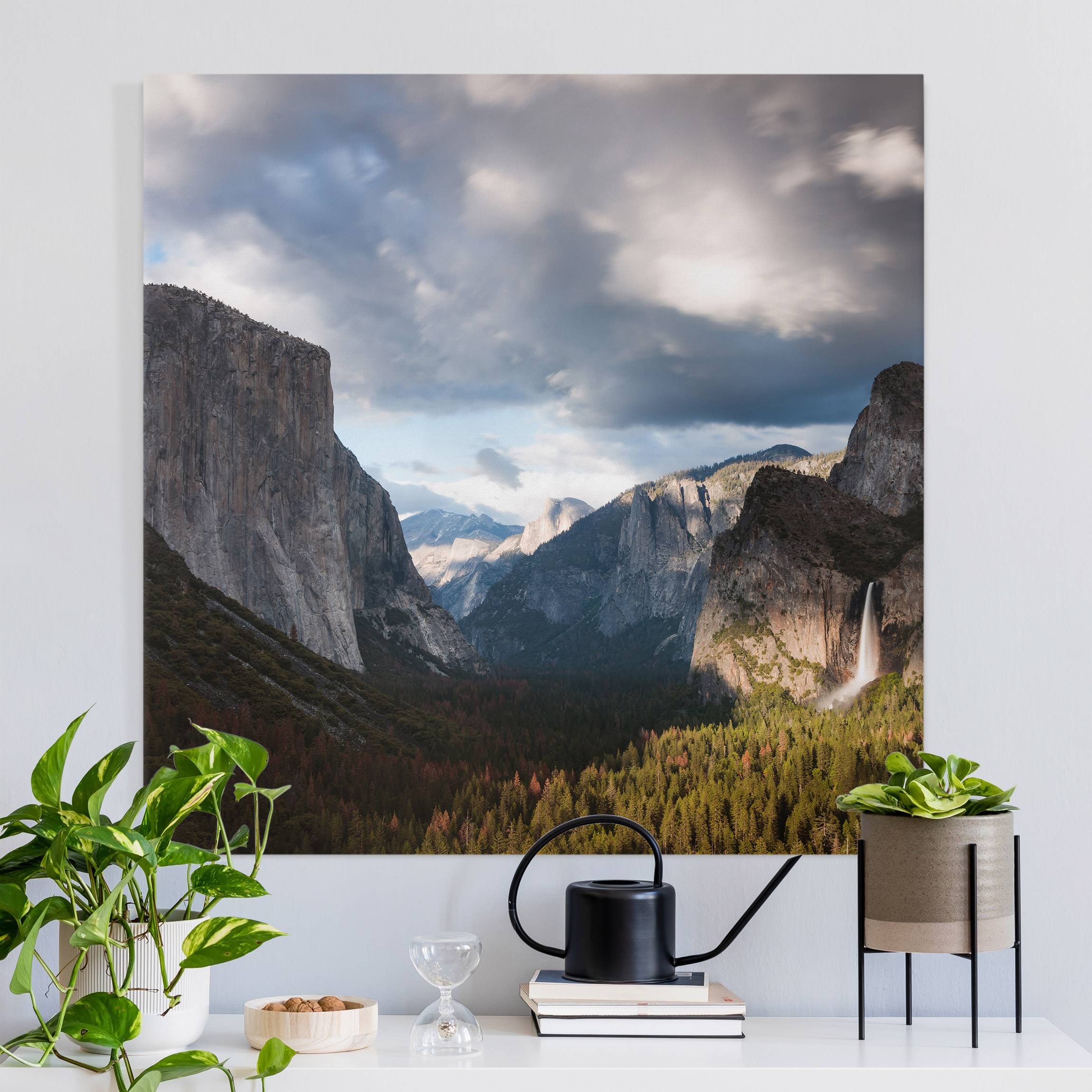 Leinwandbild Wolken über Berglandschaft