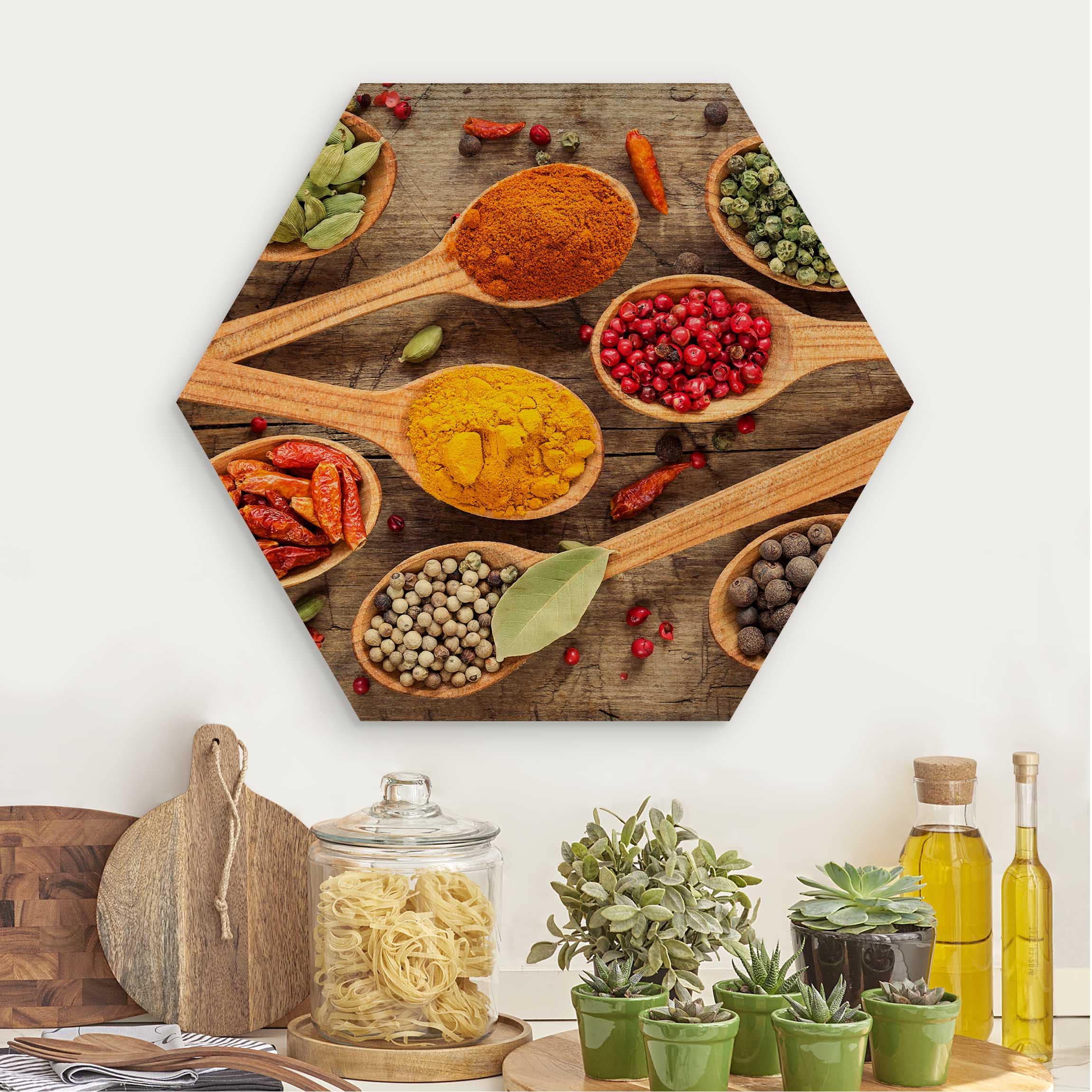 Hexagon-Holzbild Gewürze auf Holzlöffel