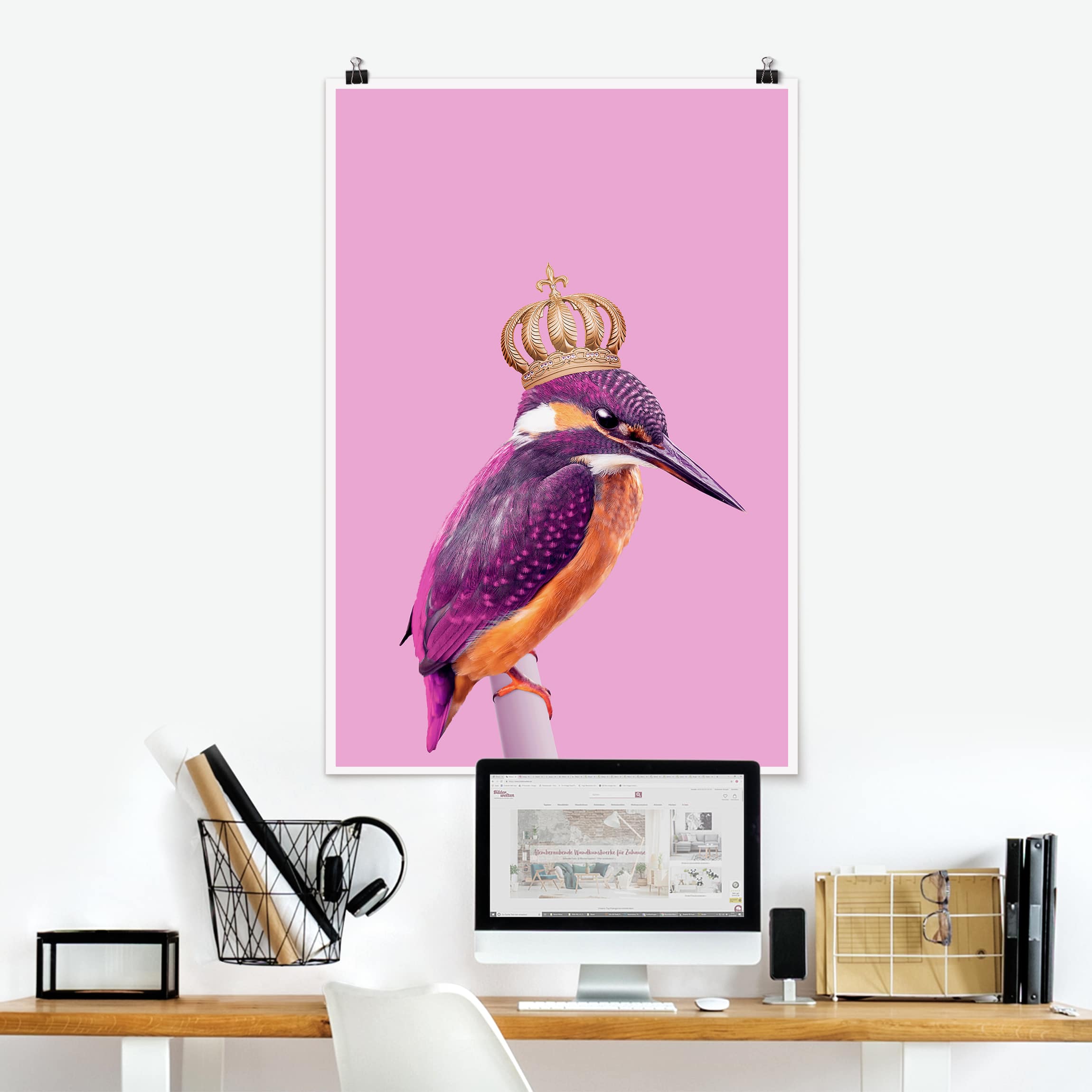 Poster - Hochformat Rosa Eisvogel mit Krone