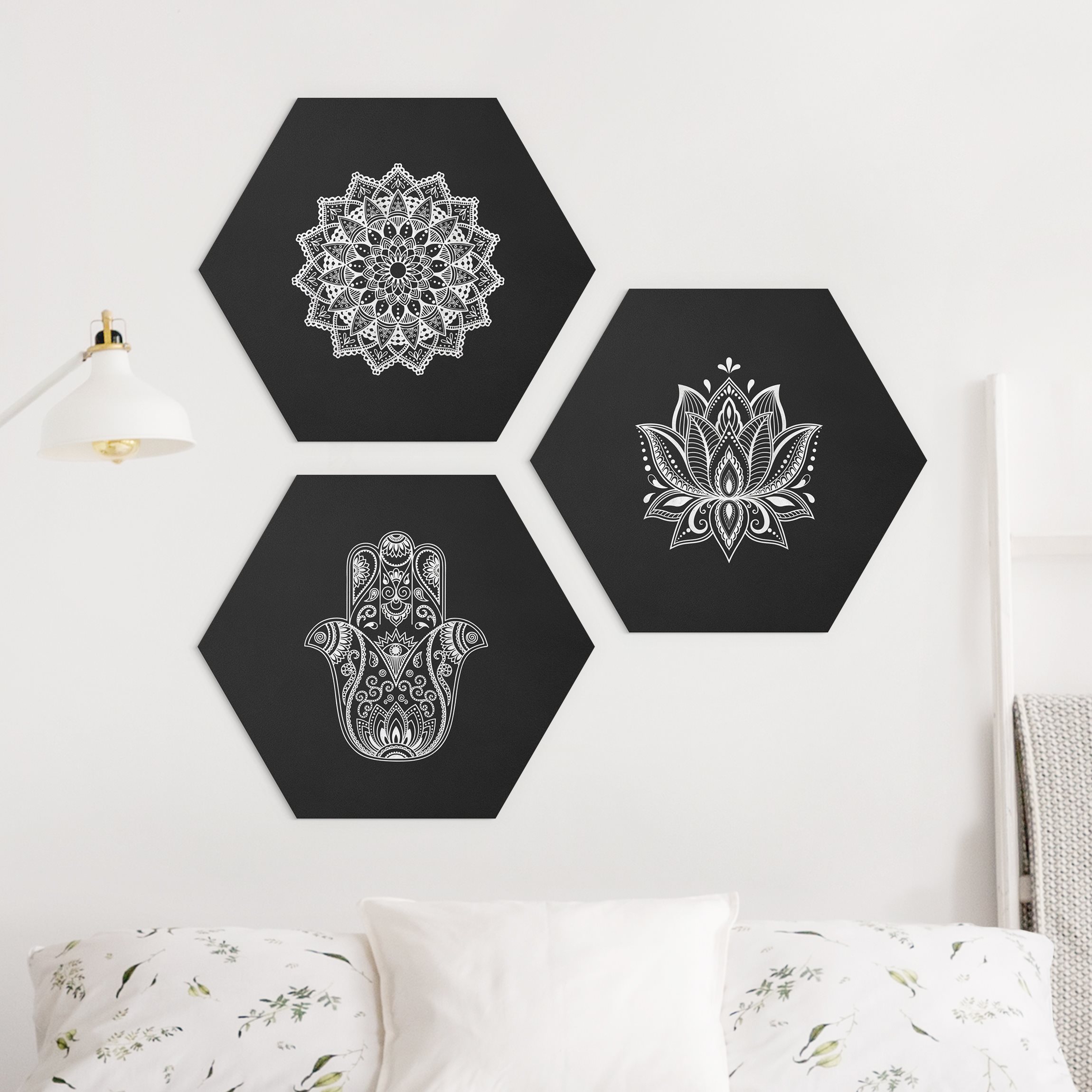 3-teiliges Hexagon-Alu-Dibond Bild Mandala Hamsa Hand Lotus Set auf Schwarz