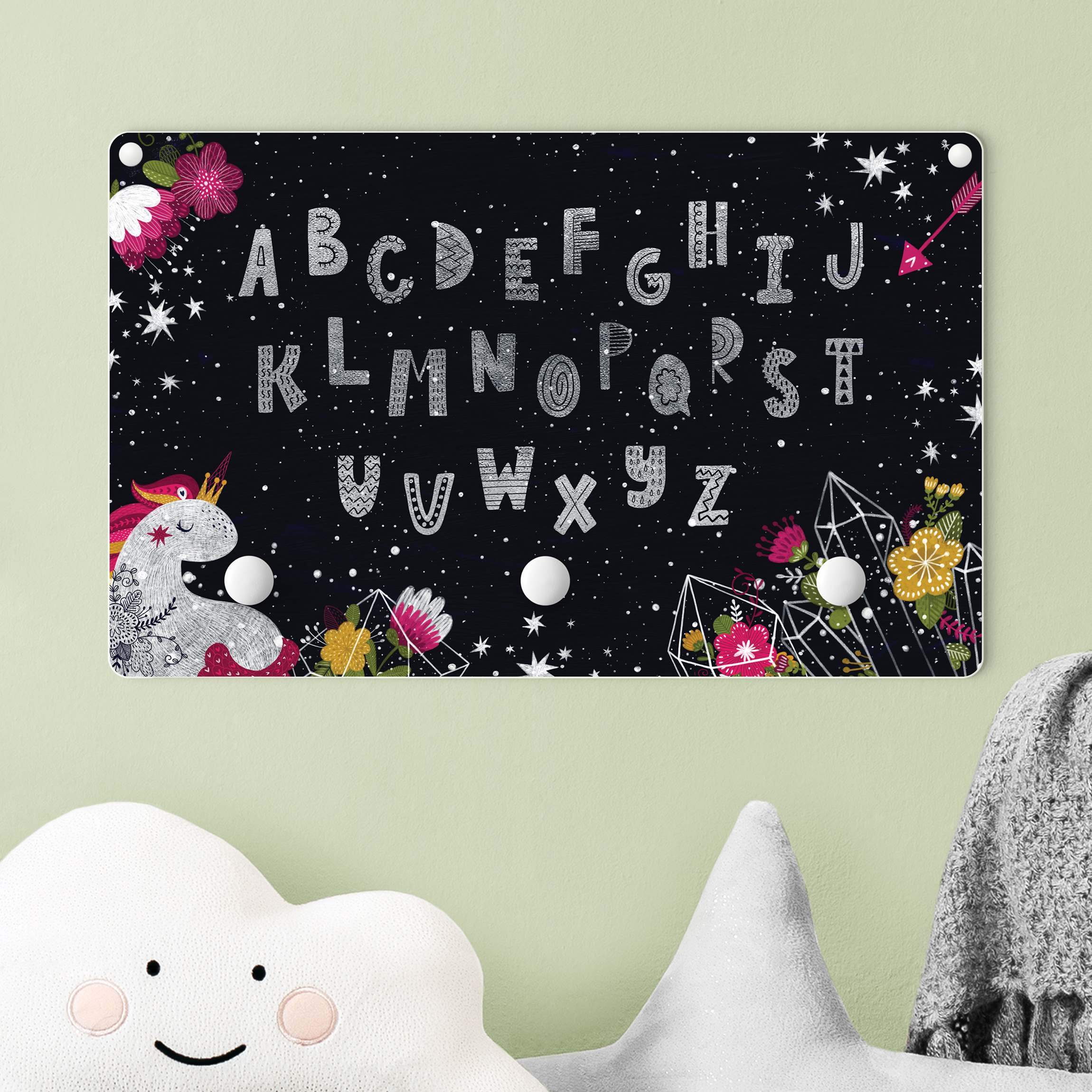 Kindergarderobe Holz Alphabet mit Einhorn und Kristallen