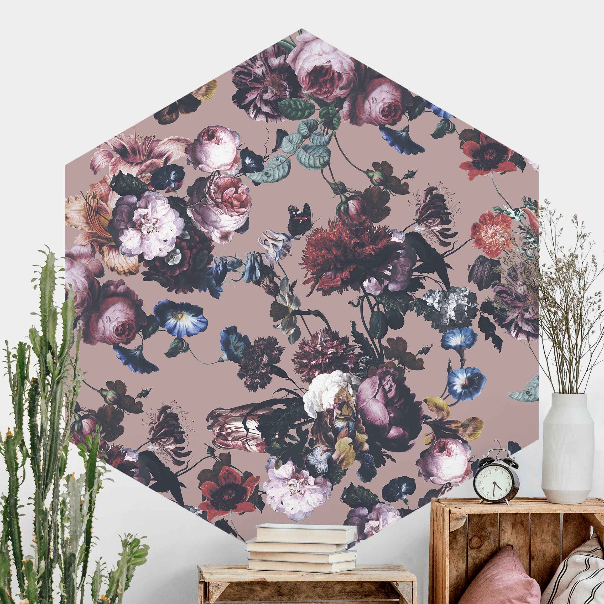 Hexagon Mustertapete Altmeisterliche Blüten mit Tulpen und Rosen auf Beige