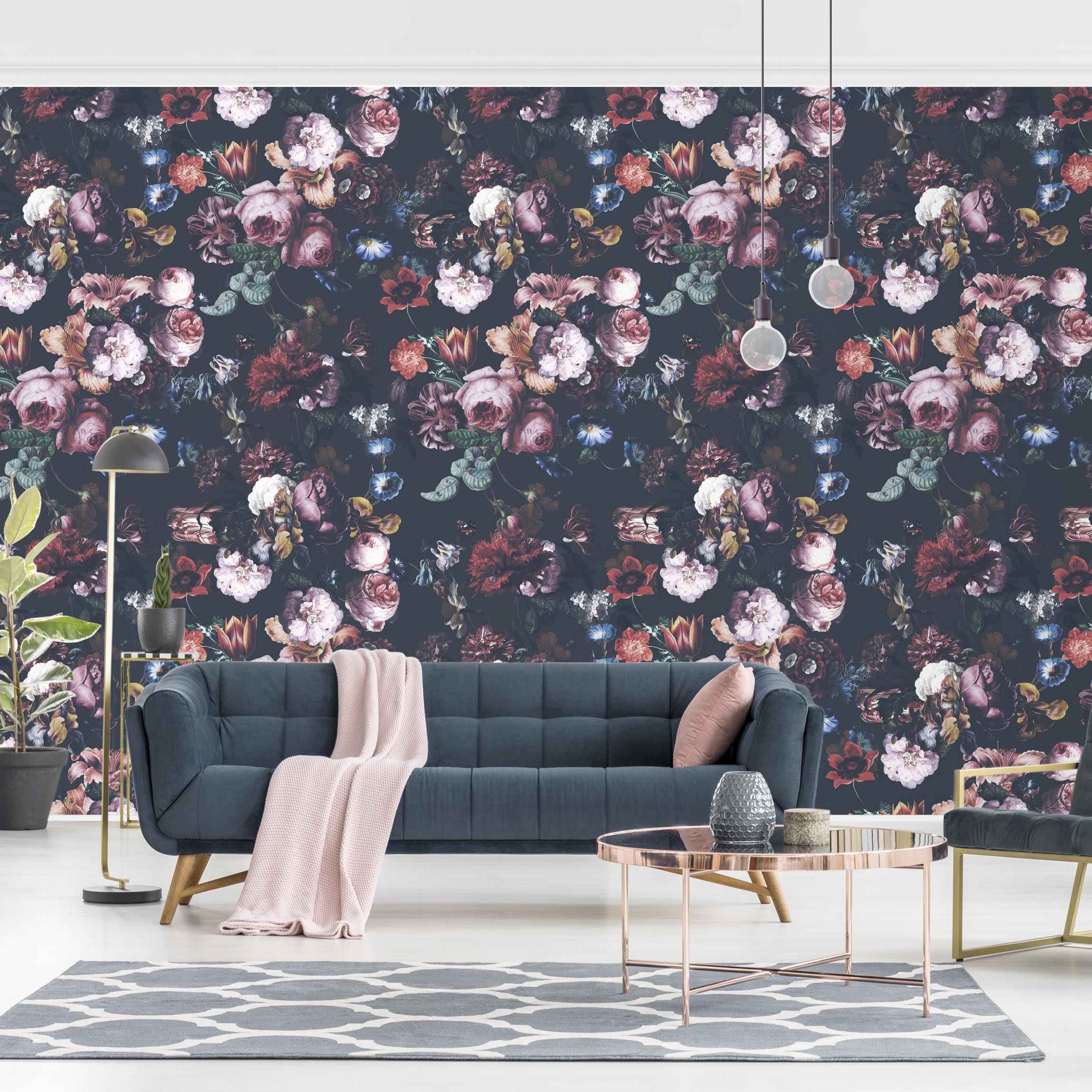 Mustertapete Altmeisterliche Blüten mit Tulpen und Rosen auf Dunkelgrau