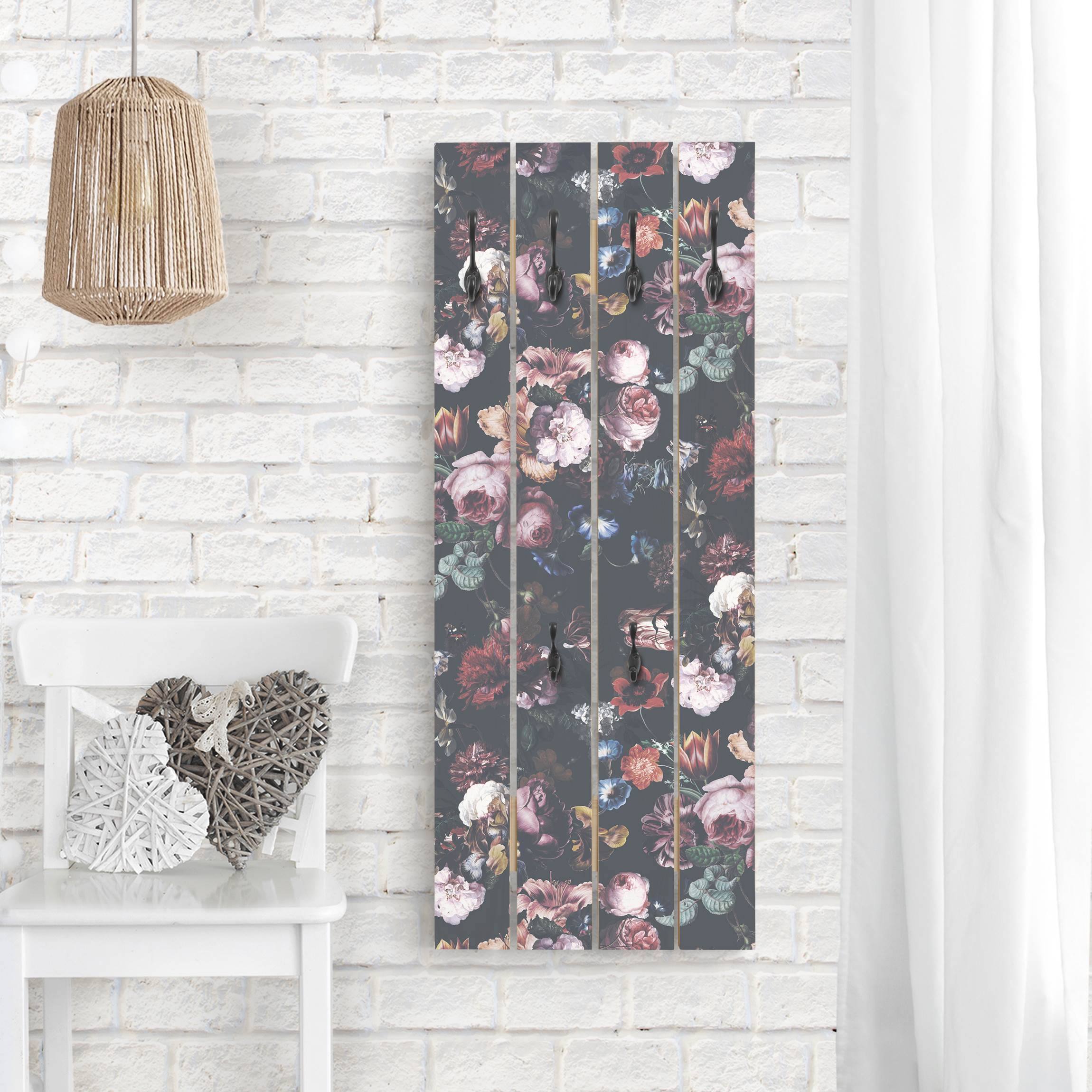 Wandgarderobe Altmeisterliche Blüten mit Tulpen und Rosen auf Dunkelgrau
