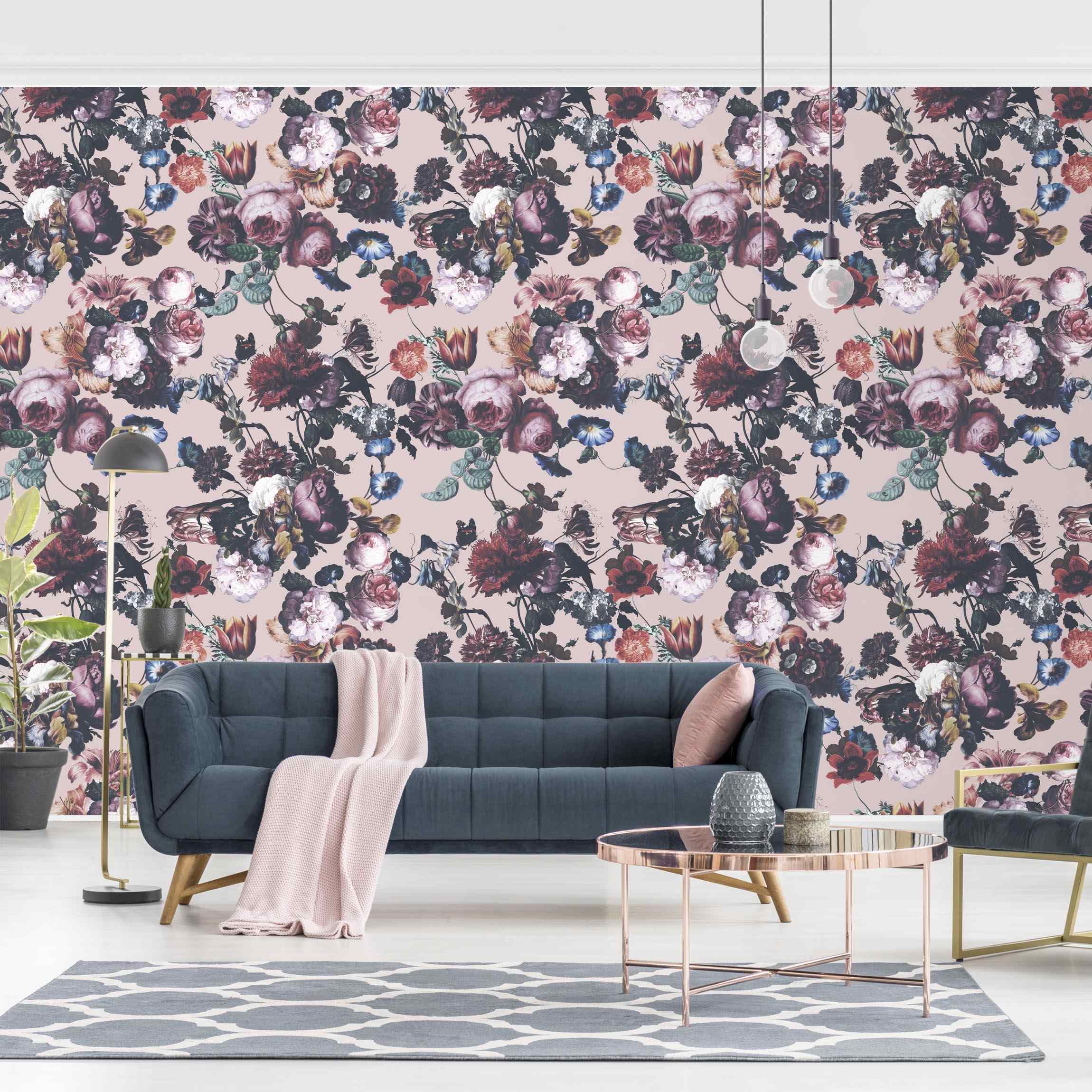 Mustertapete Altmeisterliche Blüten mit Tulpen und Rosen auf Rosa