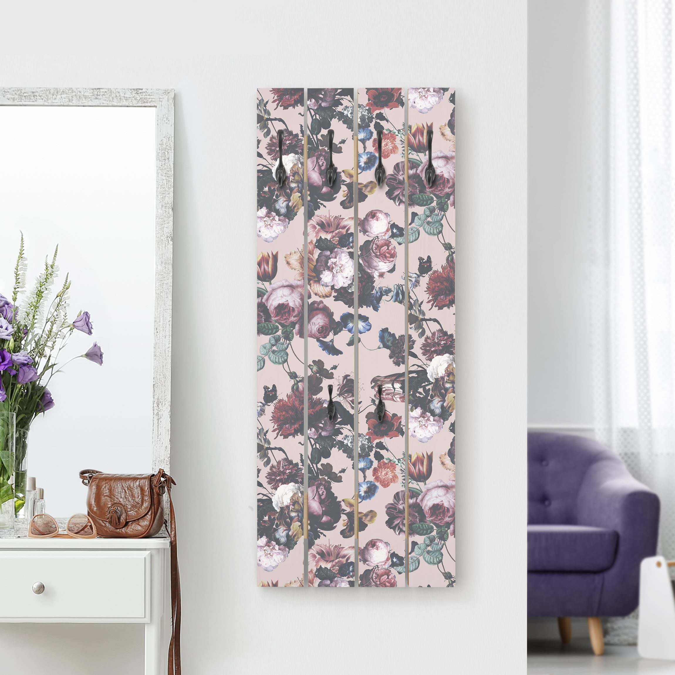 Wandgarderobe Altmeisterliche Blüten mit Tulpen und Rosen auf Rosa