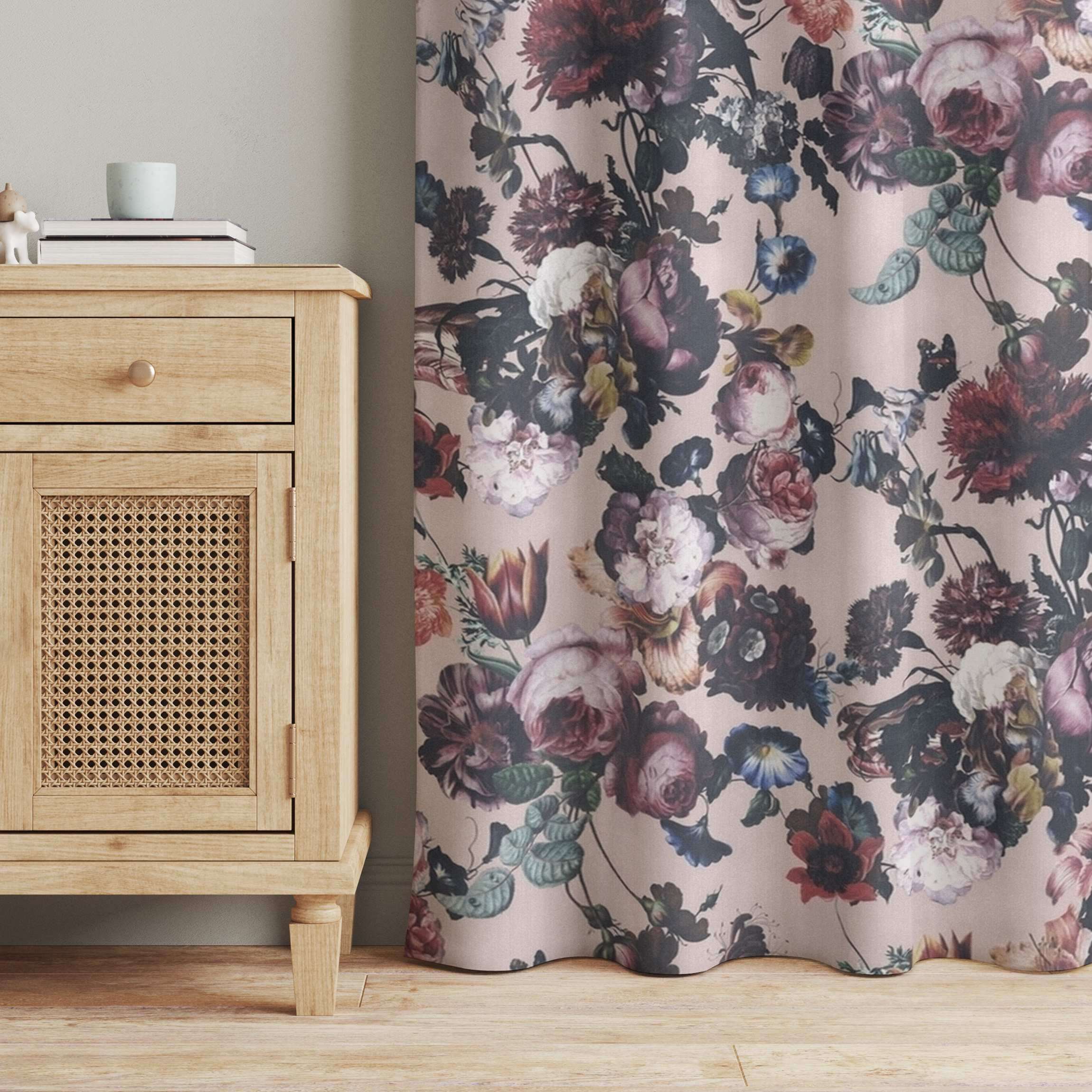 Vorhang Altmeisterliche Blüten mit Tulpen und Rosen auf Rosa