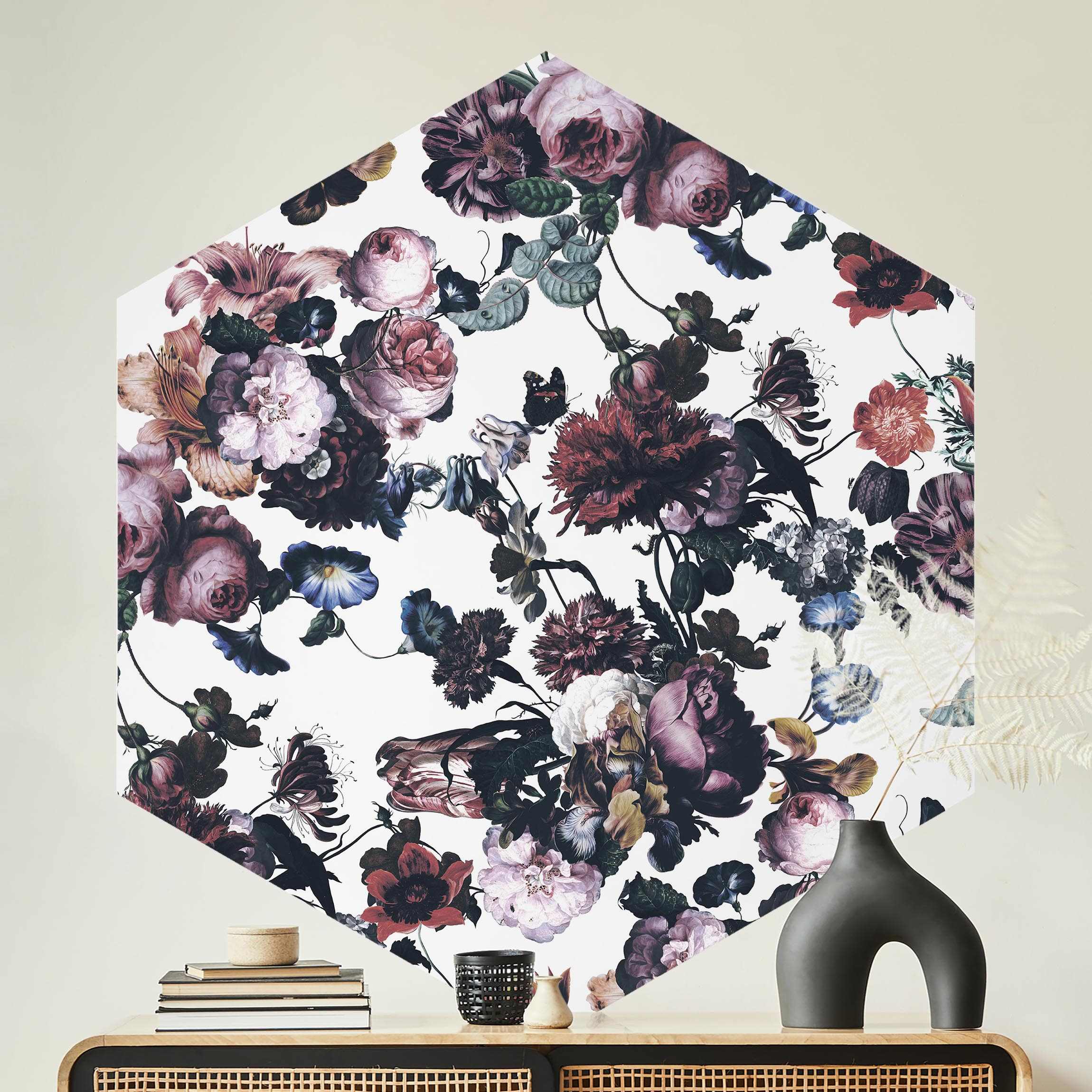 Hexagon Mustertapete Altmeisterliche Blüten mit Tulpen und Rosen auf Weiß