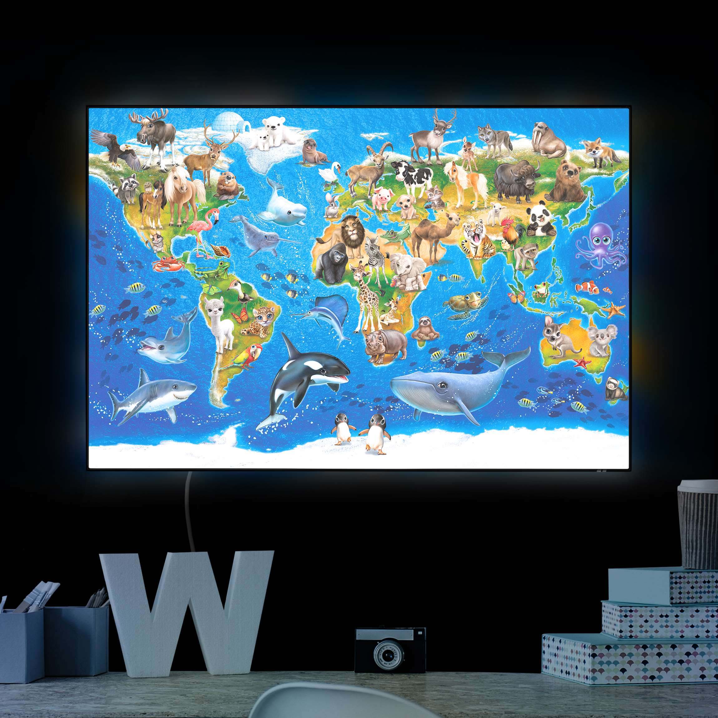 LED-Wechselbild Animal Club International - Weltkarte mit Tieren