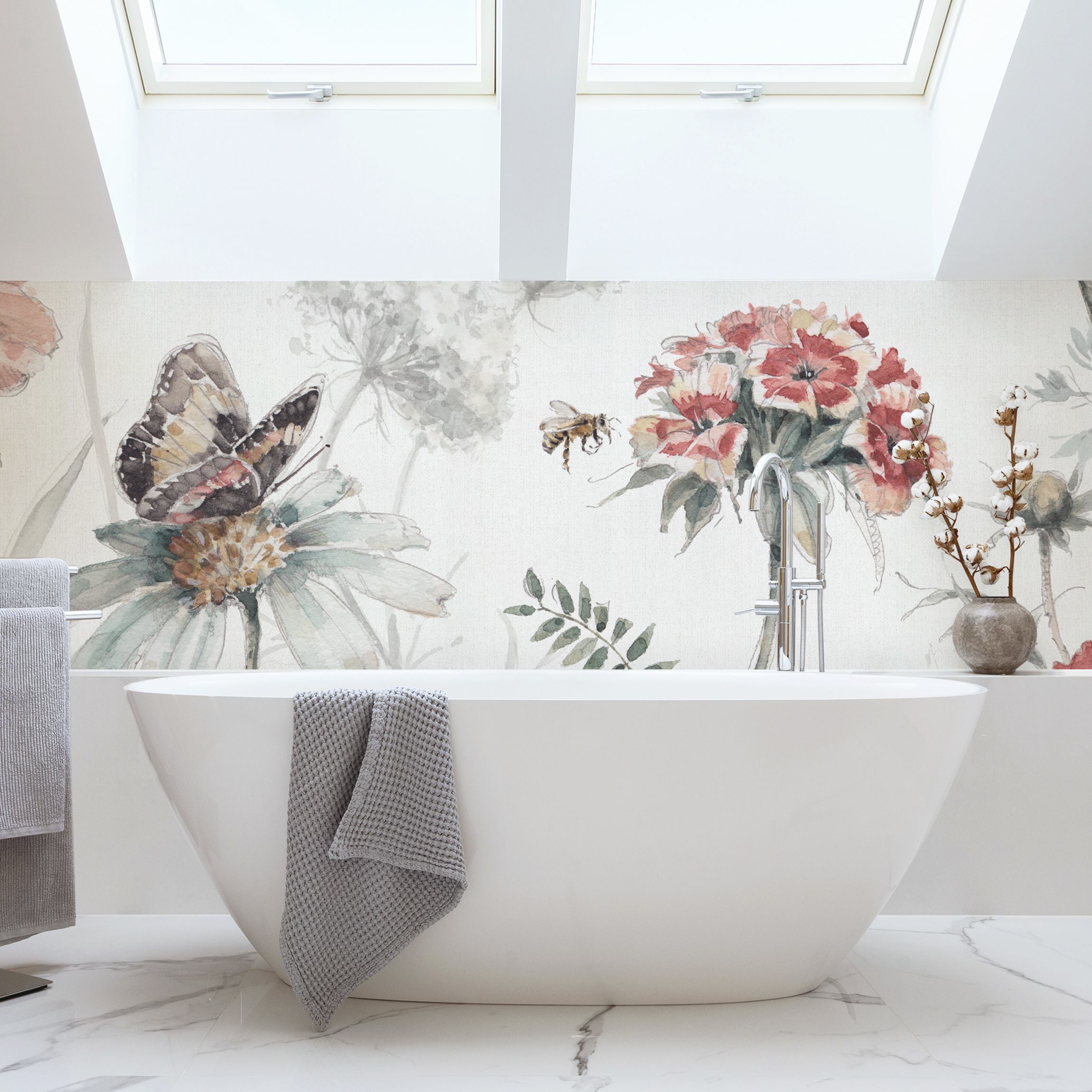 Wandverkleidung Bad Aquarell Blumenwiese mit Schmetterlingen