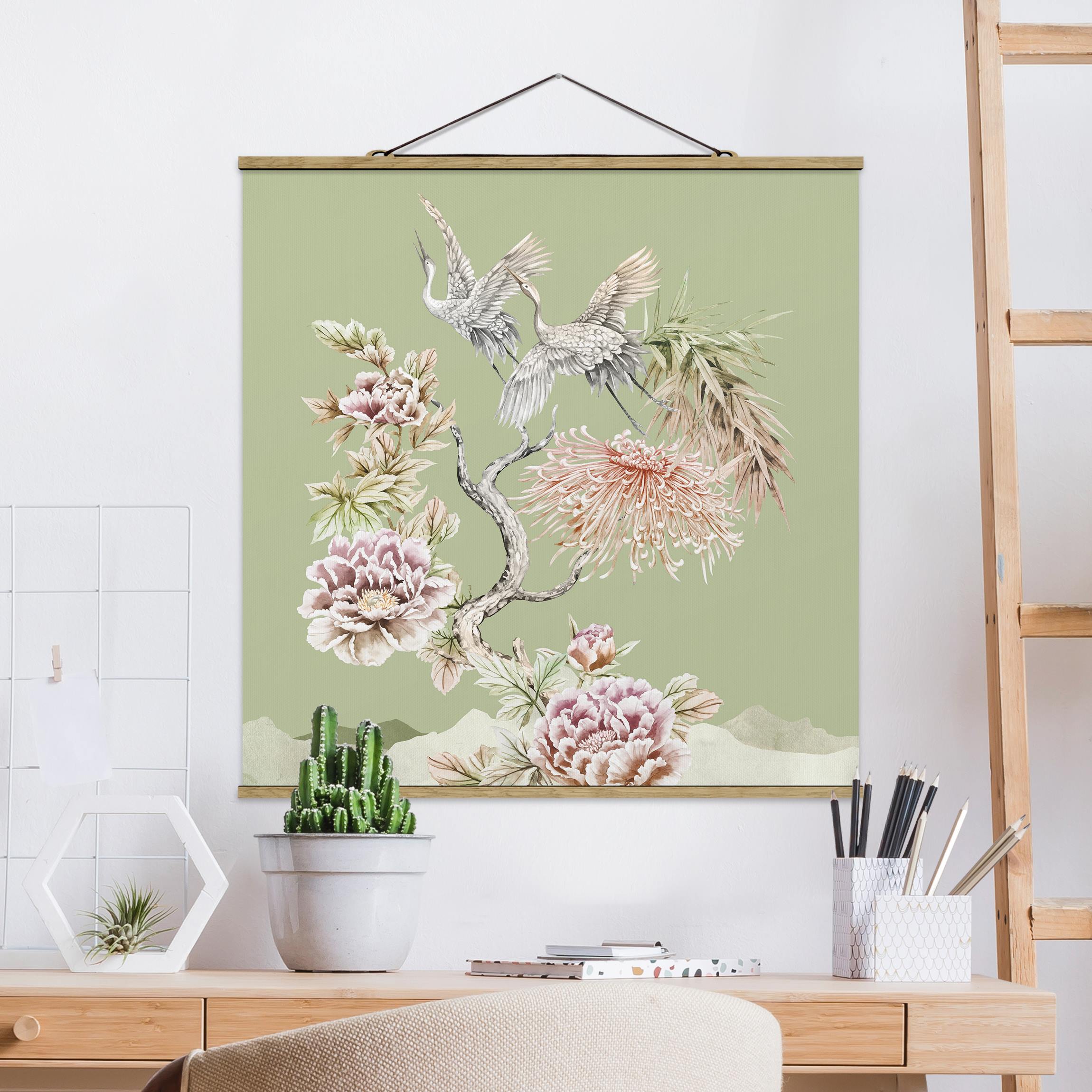 Stoffbild Aquarell Störche im Flug mit Blumen auf Grün