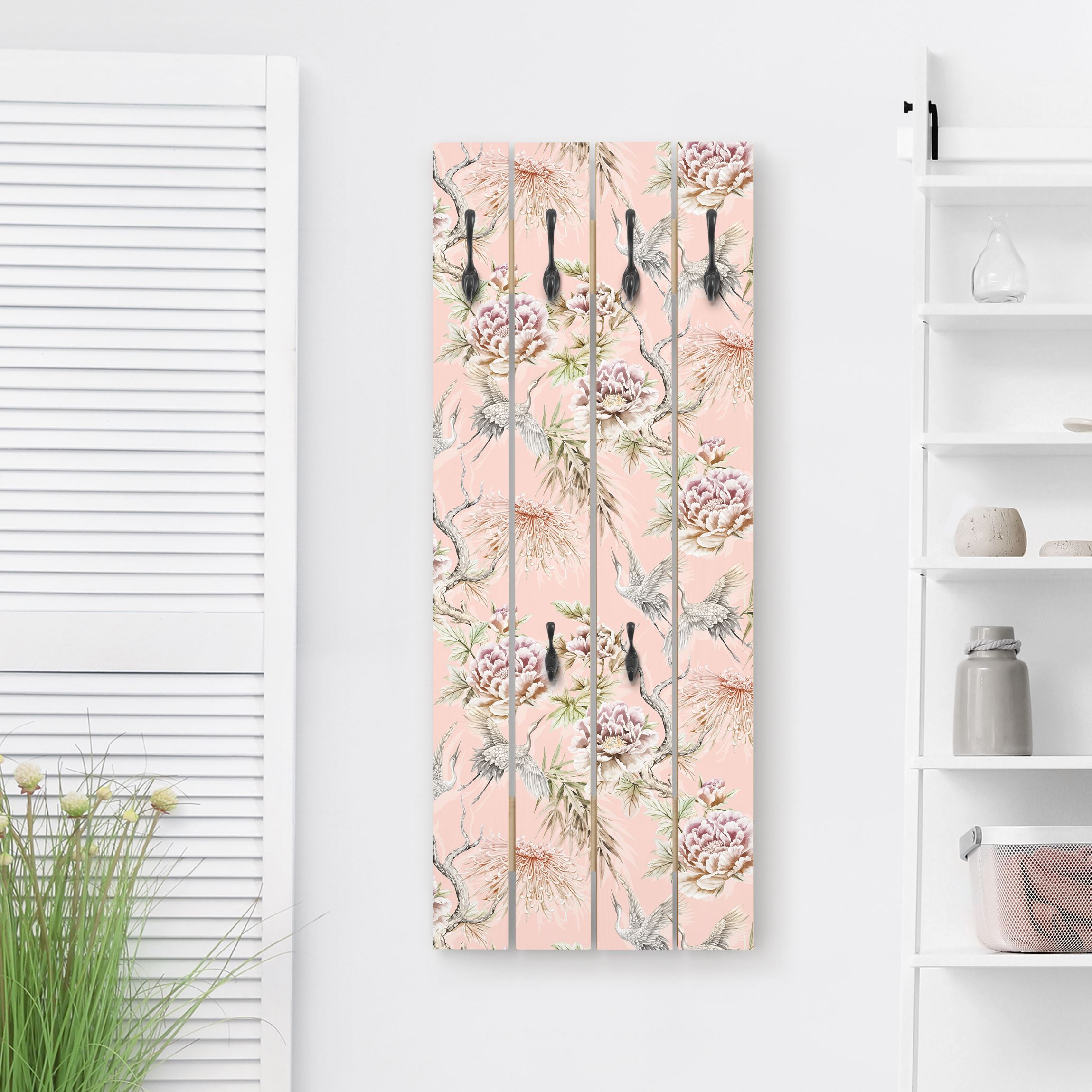 Wandgarderobe Aquarell Vögel mit großen Blüten vor Rosa