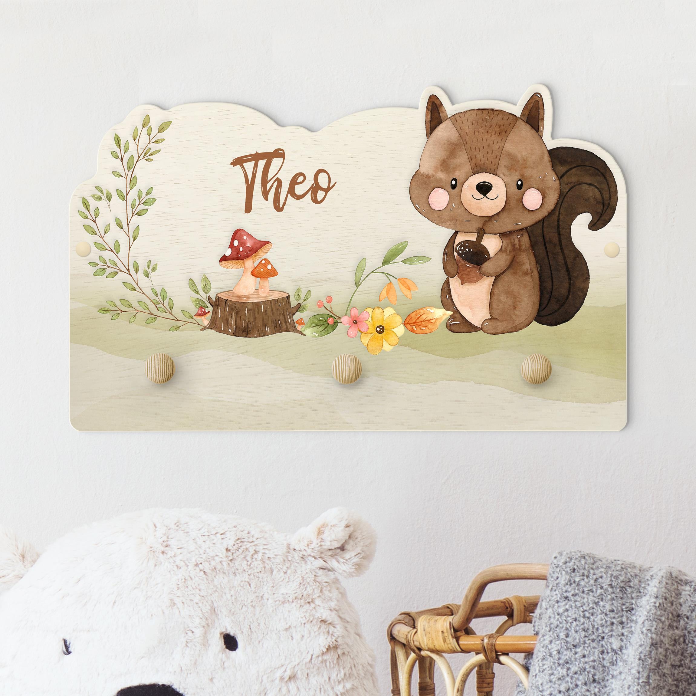 Kindergarderobe Holz mit Namen Aquarell Waldtier Eichhörnchen mit Wunschname