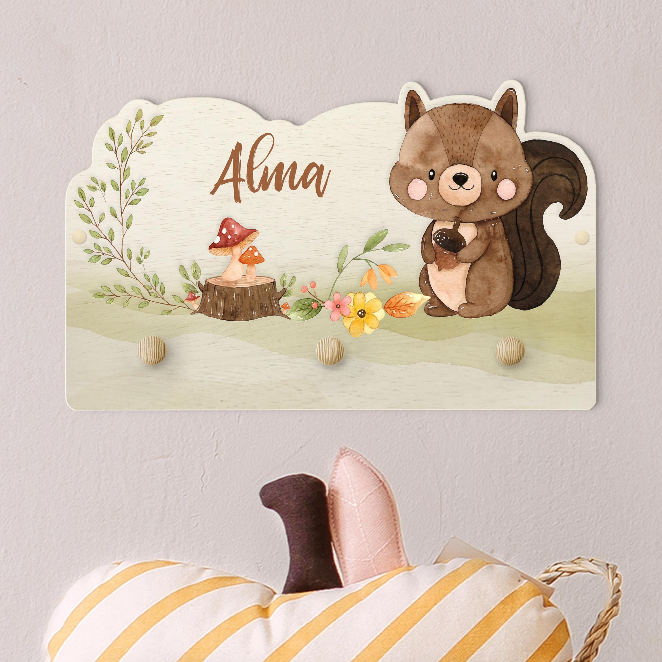 Kindergarderobe Holz mit Namen Aquarell Waldtier Eichhörnchen mit Wunschname