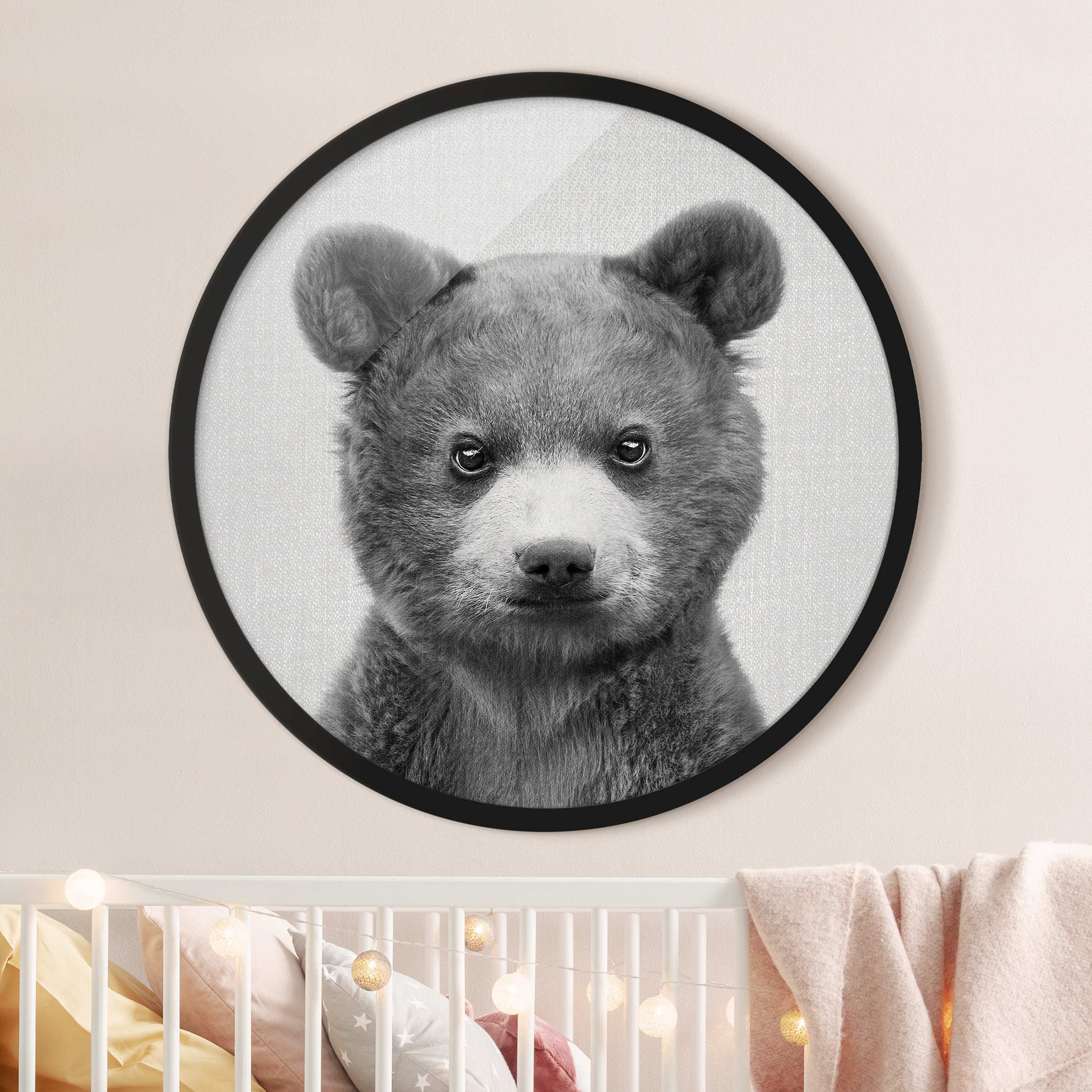 Rundes Gerahmtes Bild Baby Bär Bruno Schwarz Weiß