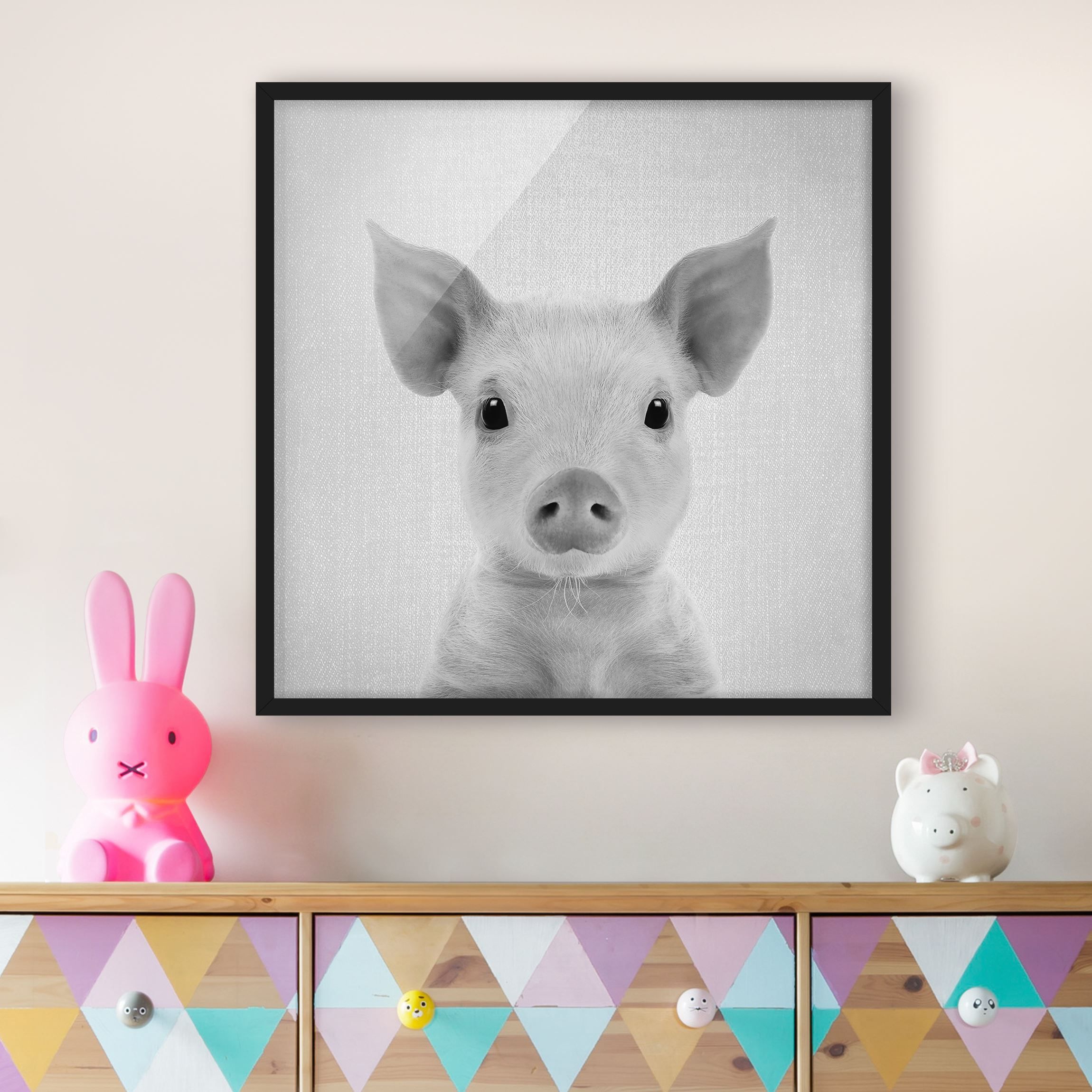 Bild mit Rahmen Baby Ferkel Fips Schwarz Weiß