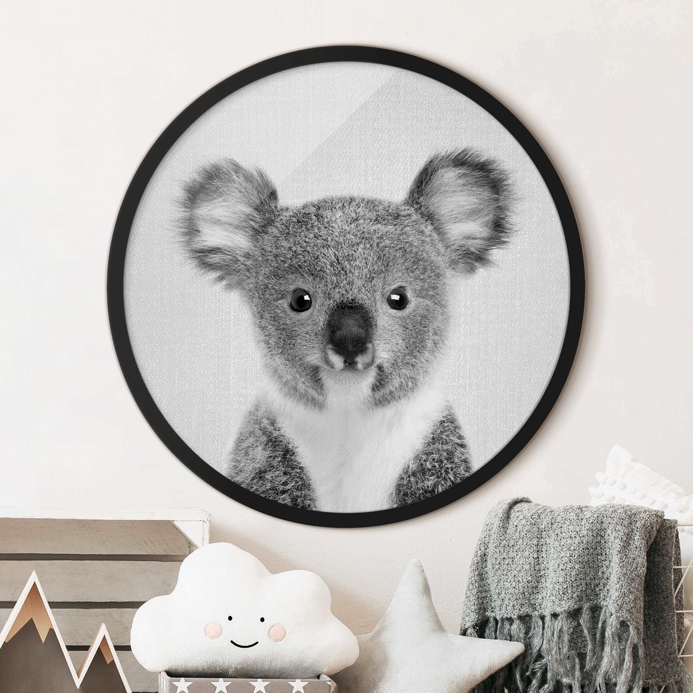 Rundes Bild mit Rahmen Baby Koala Klara Schwarz Weiß