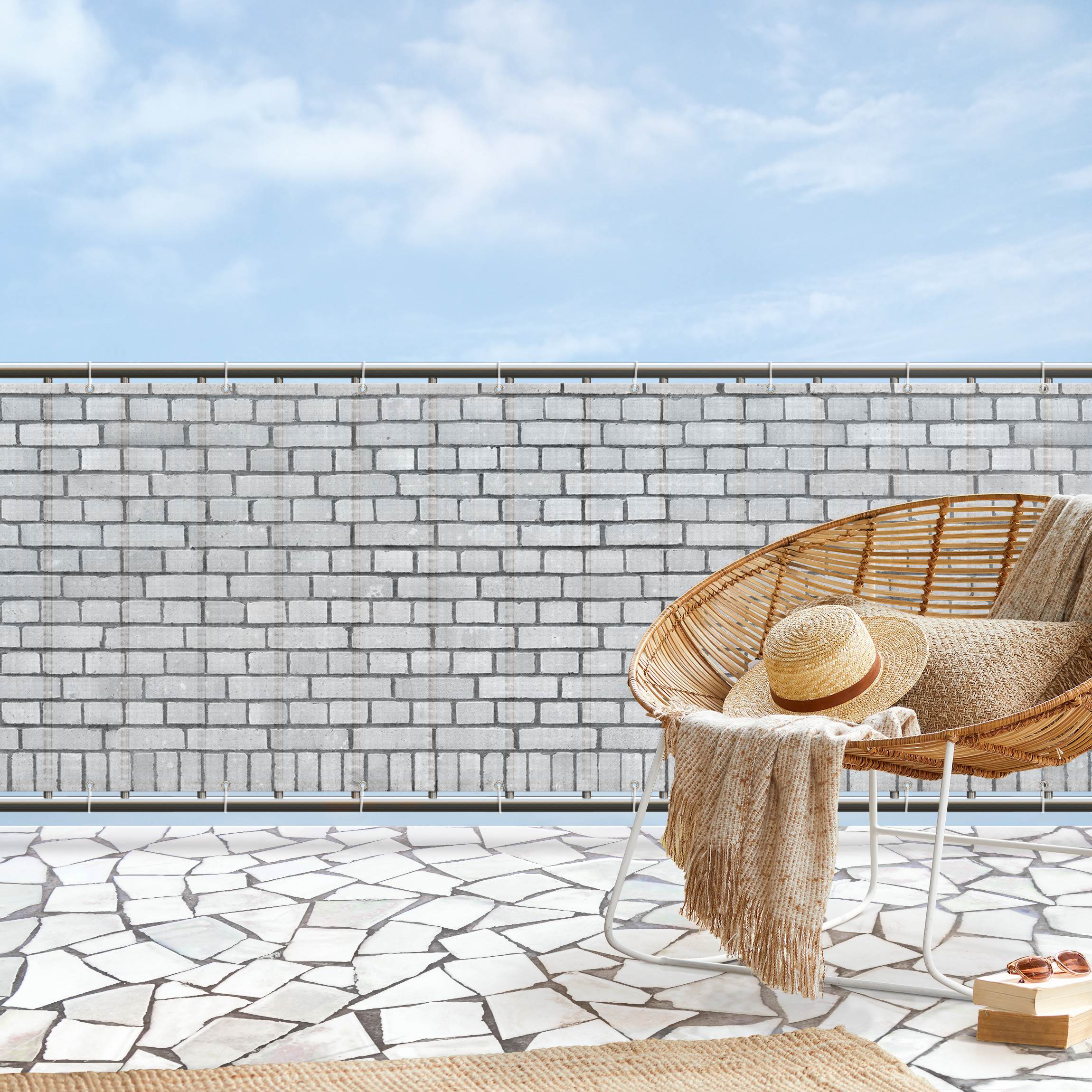 Balkon Sichtschutz Backstein Mauer Weiß