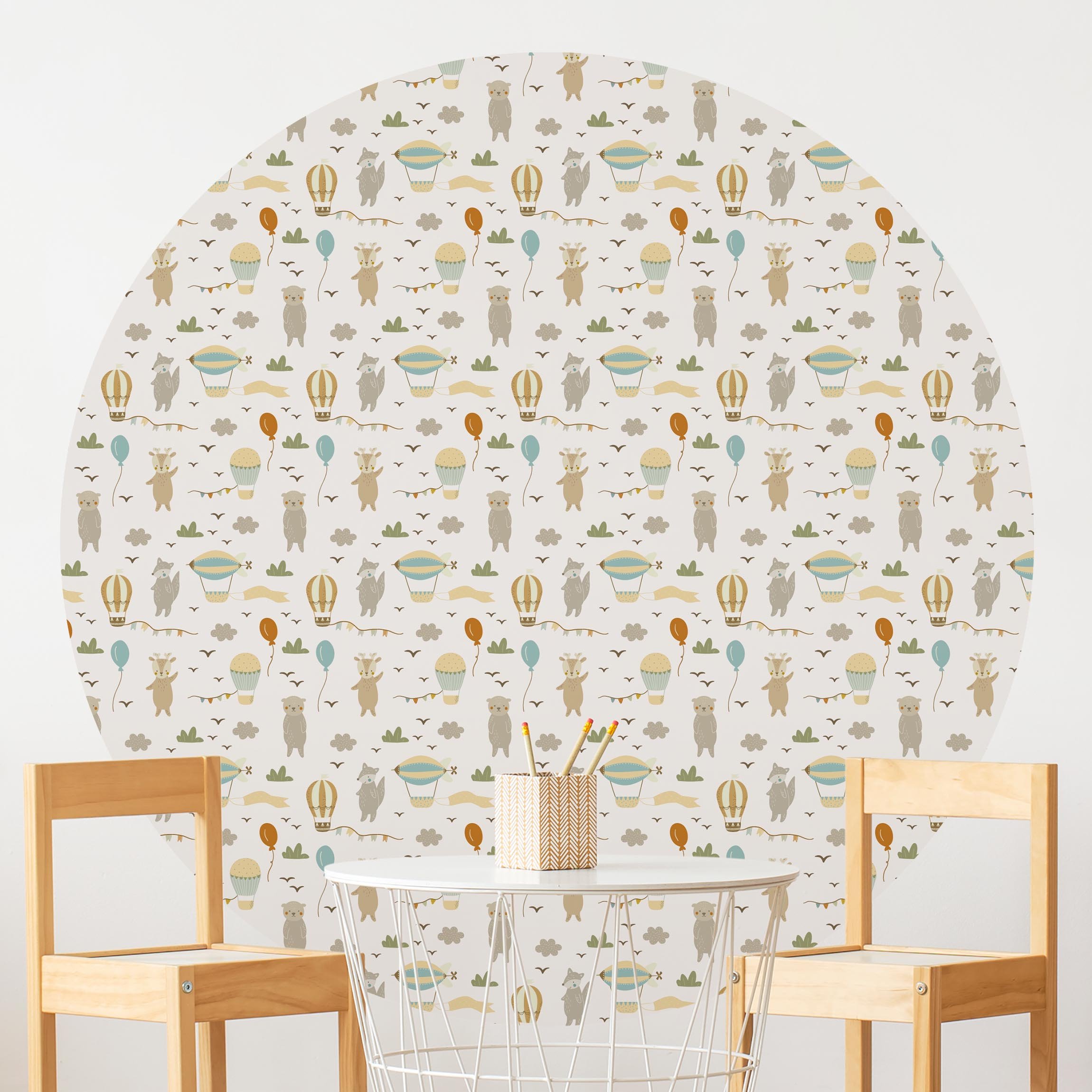 Runde Tapete selbstklebend Ballons und Tiere Muster