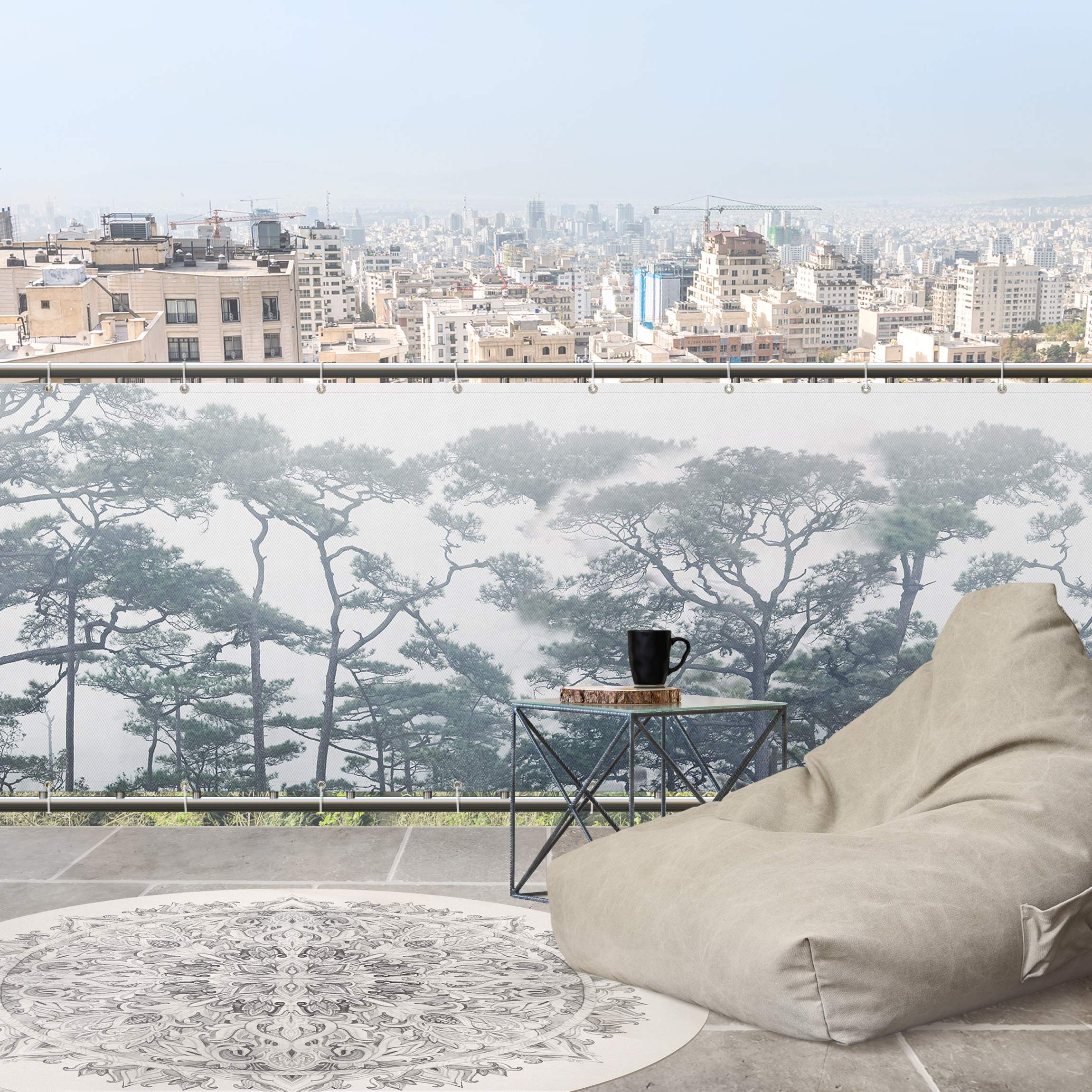 Balkon Sichtschutz Baumkronen im Nebel