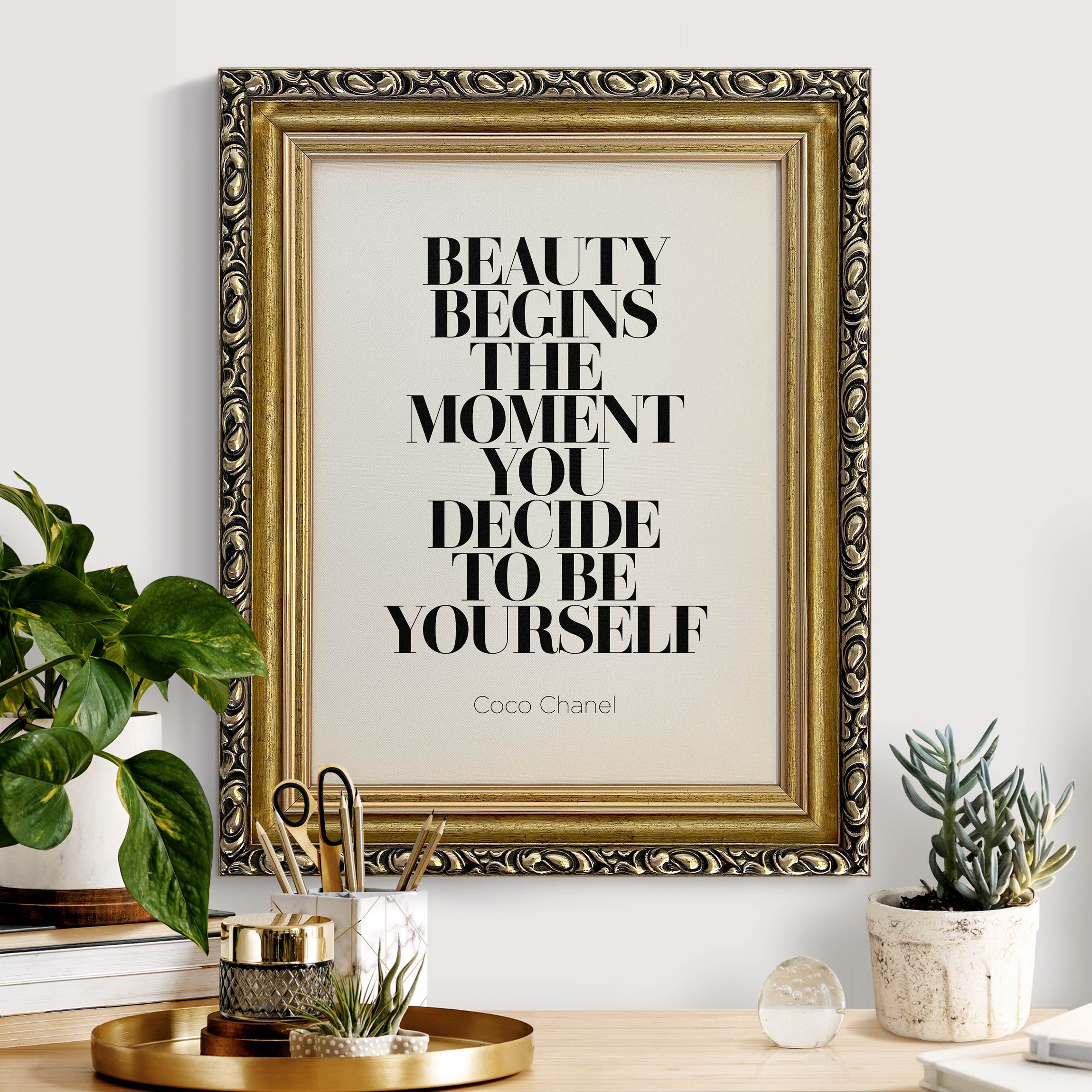 Leinwandbild mit Barockrahmen Be yourself Coco Chanel in Creme