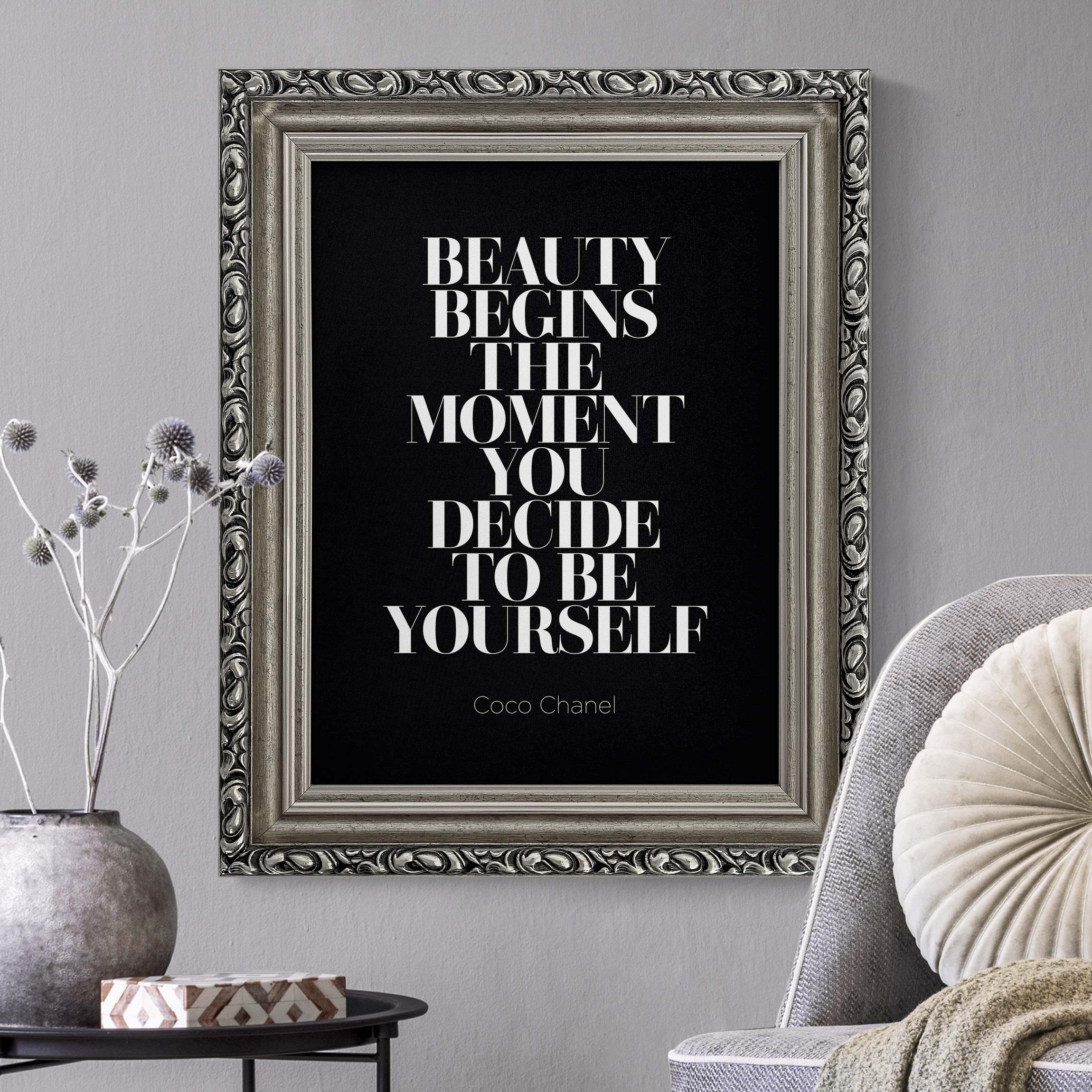 Leinwandbild in Barockrahmen Be yourself Coco Chanel Schwarz