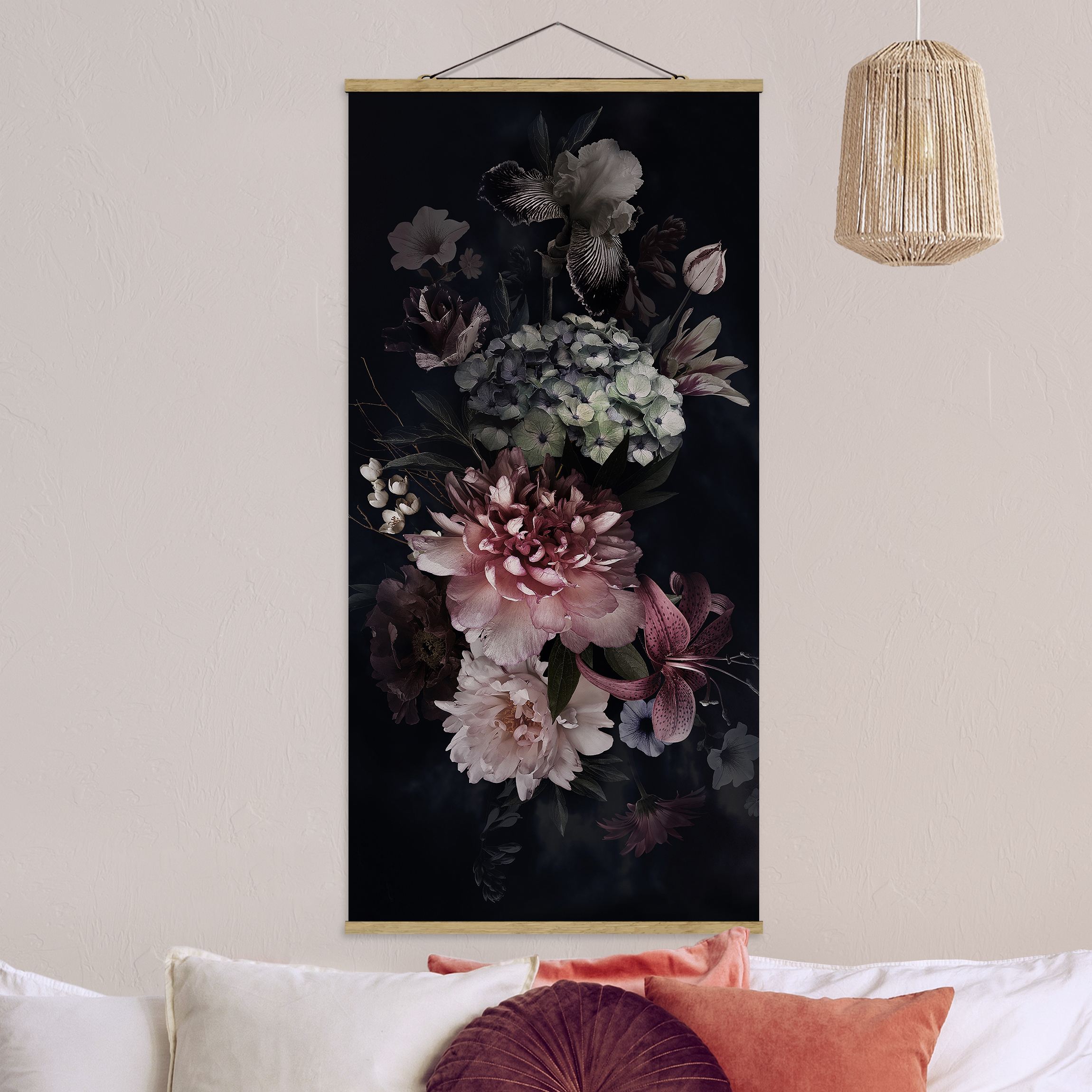 Stoffbild - Hochformat Blumen mit Nebel auf Schwarz