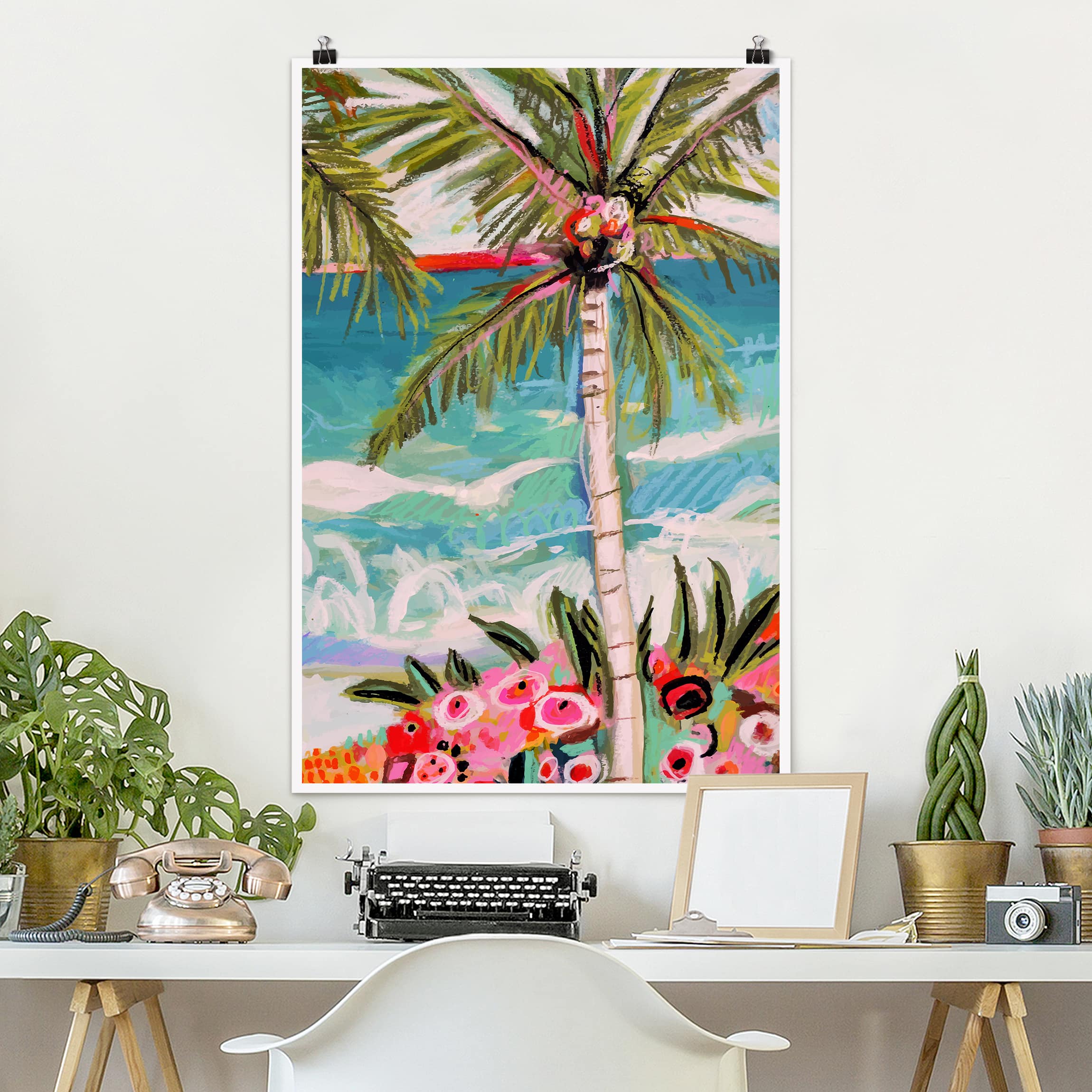 Poster - Hochformat Palme mit pinken Blumen II
