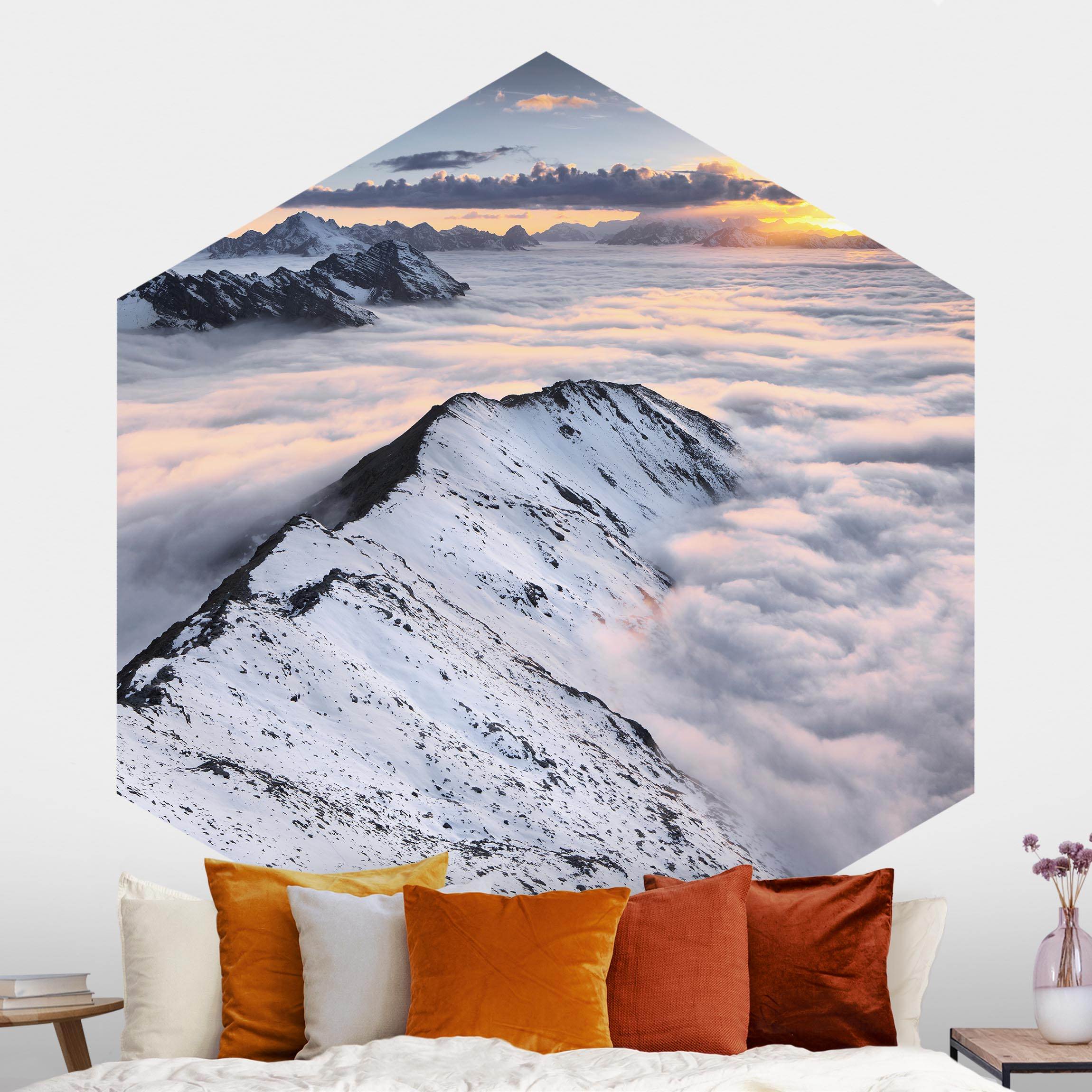 Hexagon Fototapete Blick über Wolken und Berge