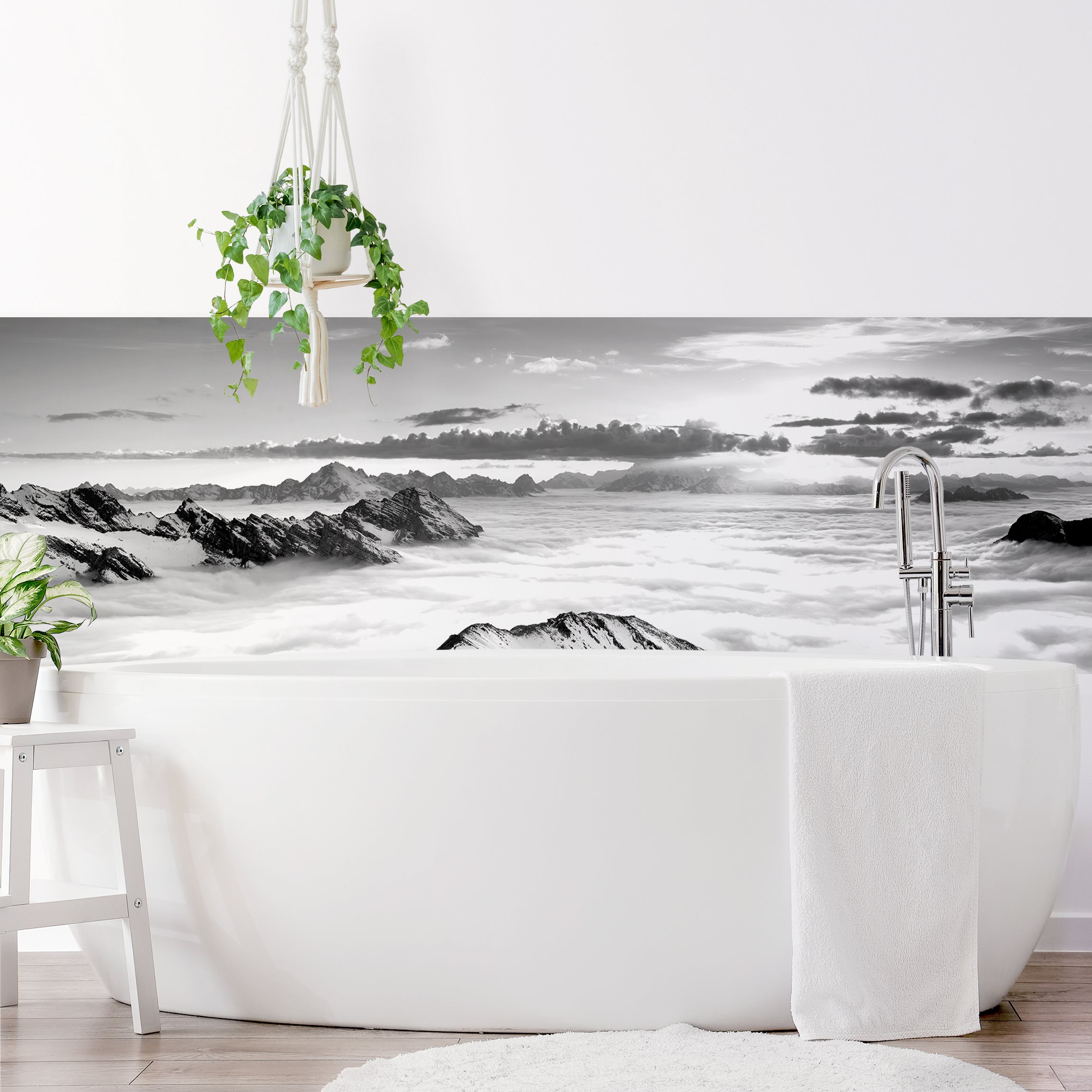 Wandverkleidung Bad Blick über Wolken und Berge Schwarz-Weiß