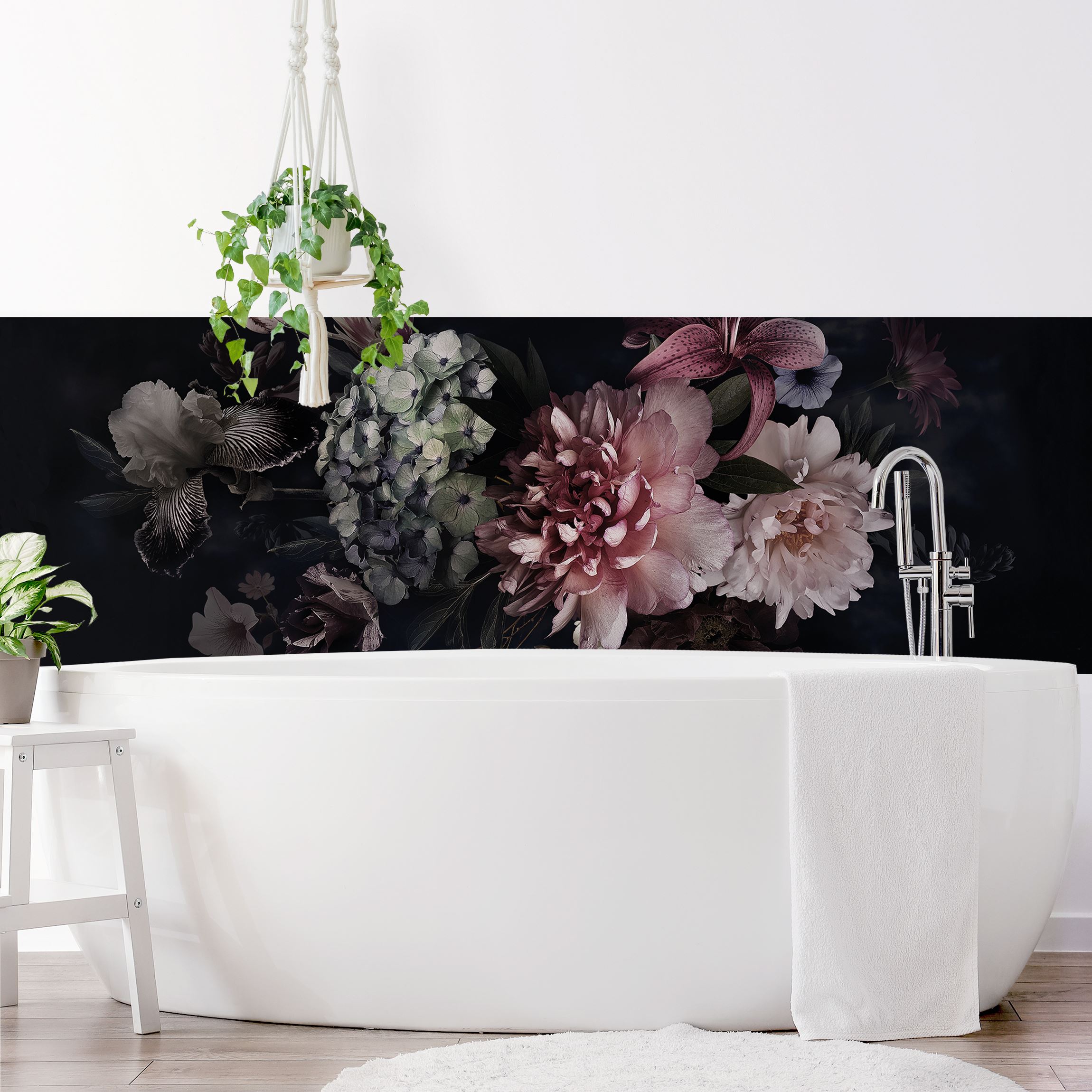 Wandverkleidung Bad Blumen mit Nebel auf Schwarz