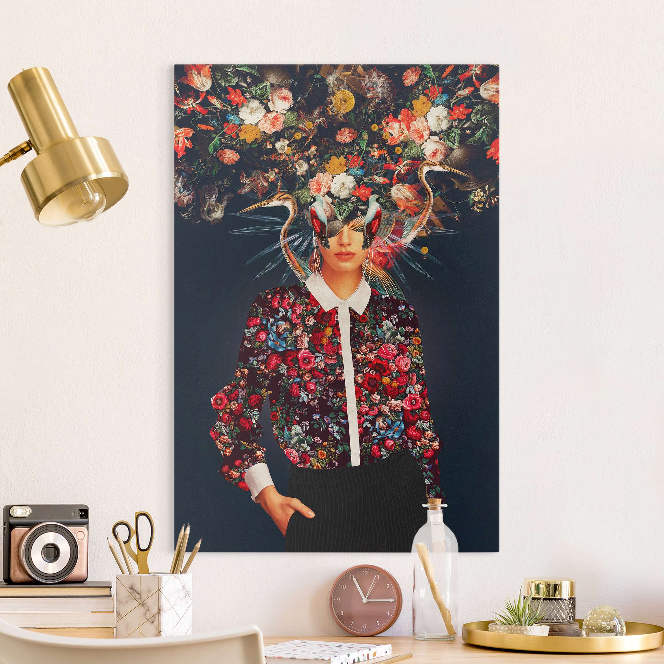 Leinwandbild Blumen Porträt - Vögel und Bluse