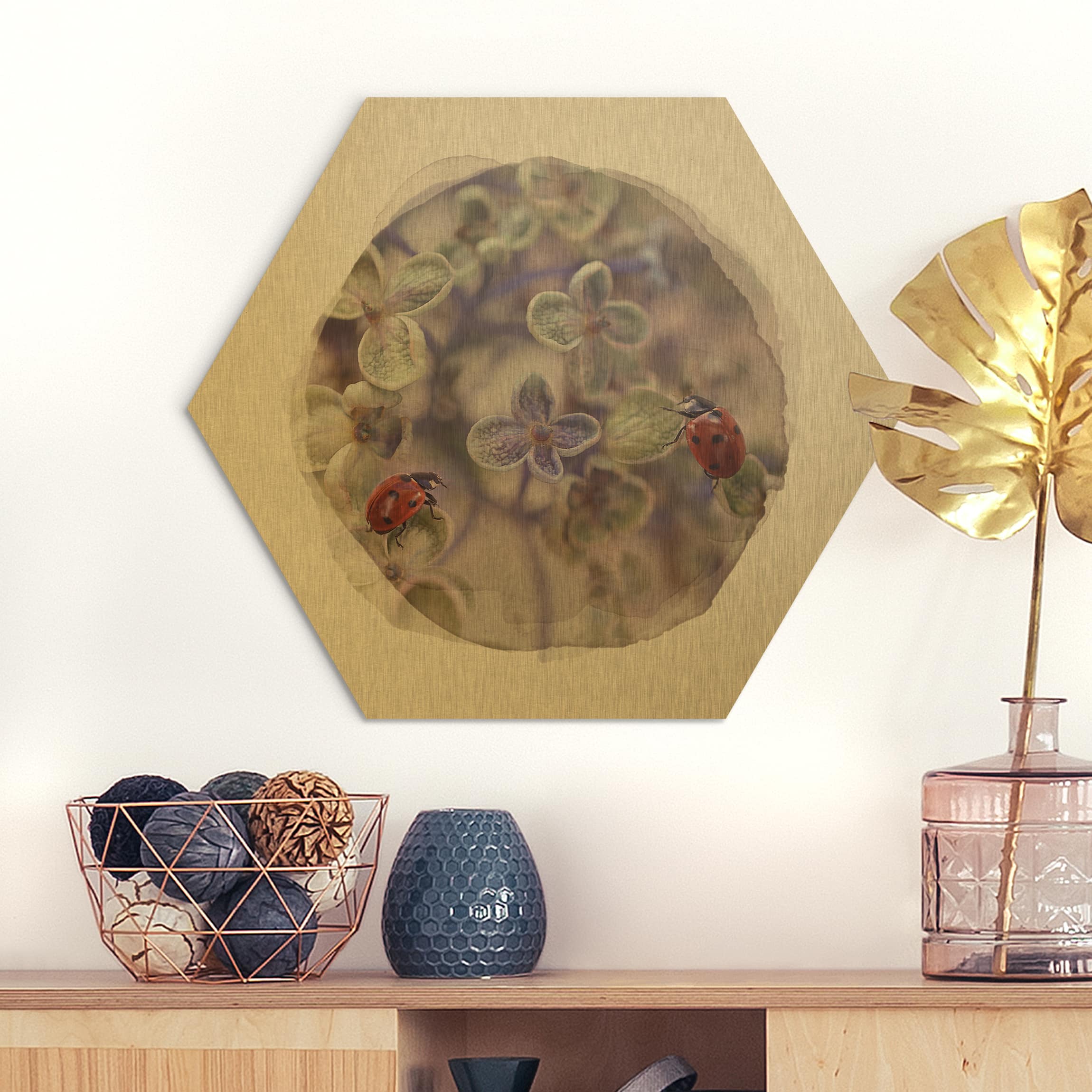 Hexagon-Alu-Dibond Bild Wasserfarben - Marienkäfer im Garten