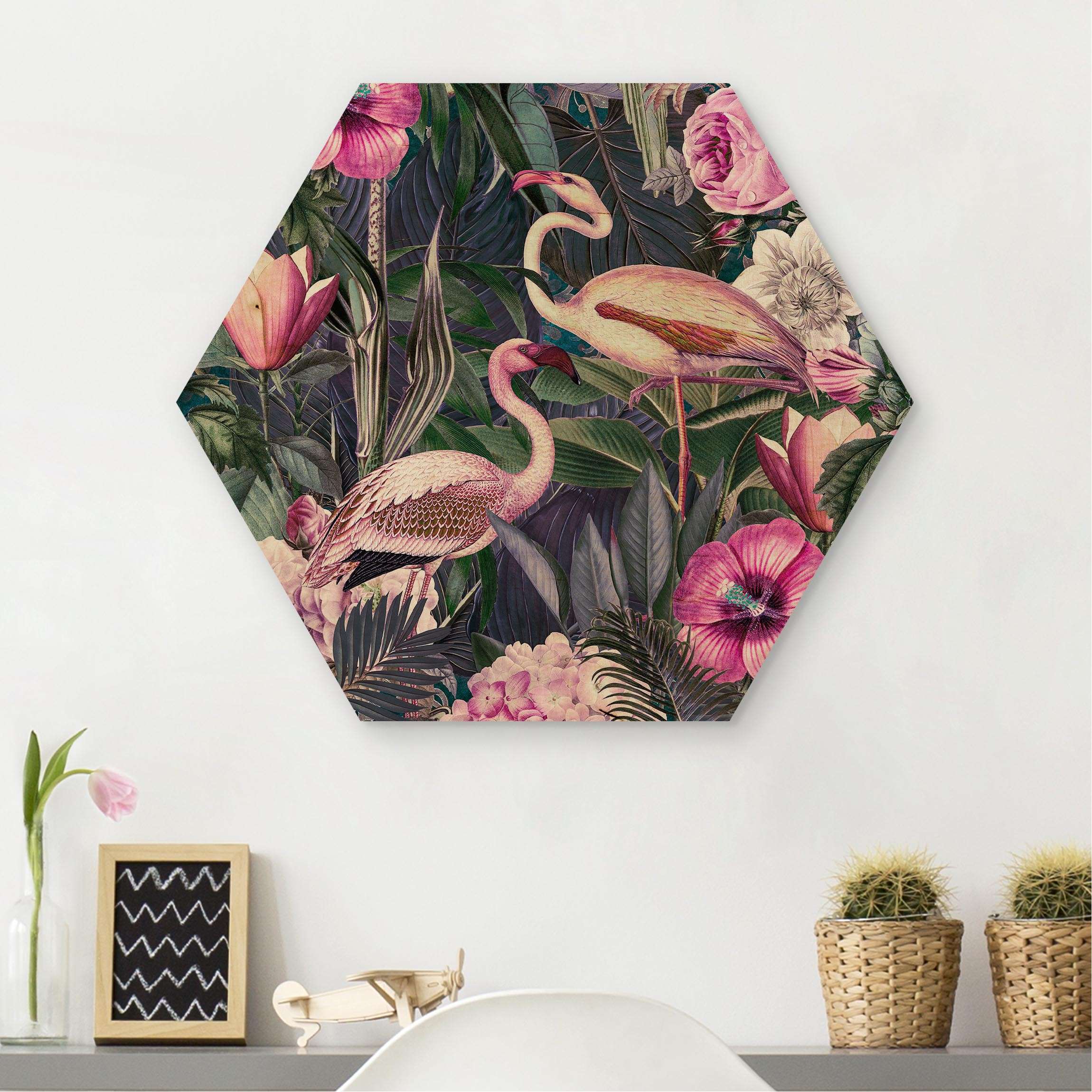 Hexagon-Holzbild Bunte Collage - Pinke Flamingos im Dschungel