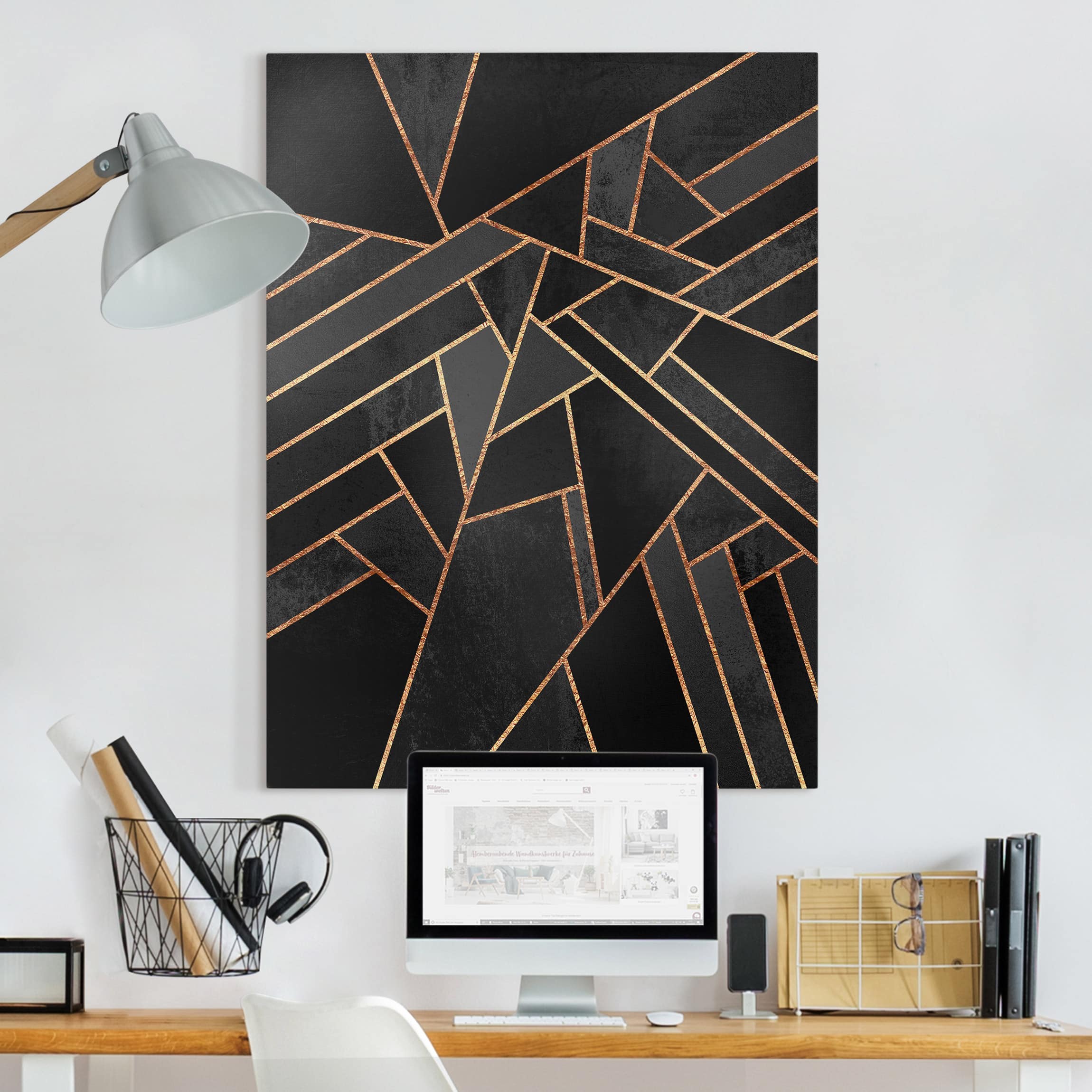 Leinwandbild - Hochformat Schwarze Dreiecke Gold