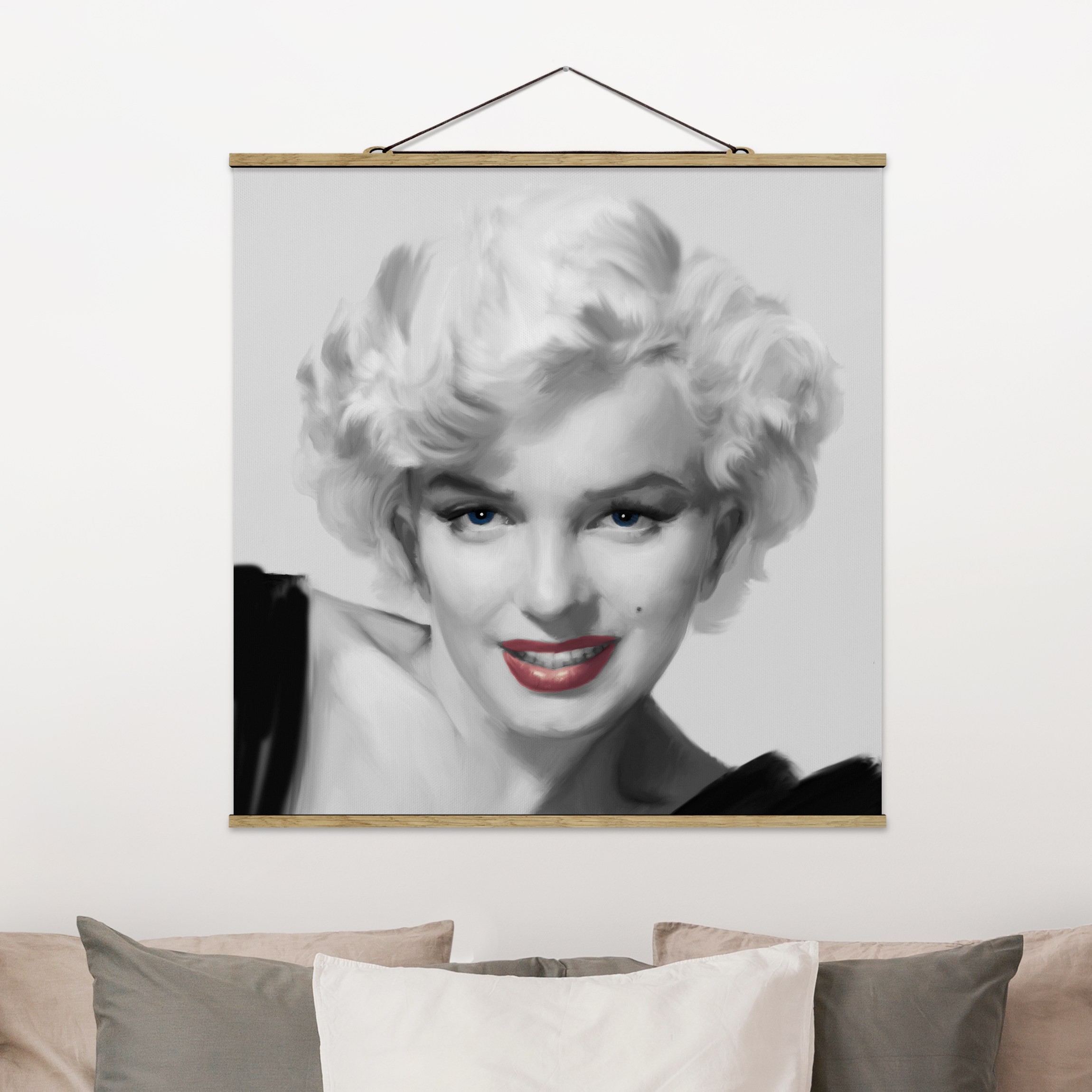 Stoffbild mit Posterleisten Marilyn auf Sofa