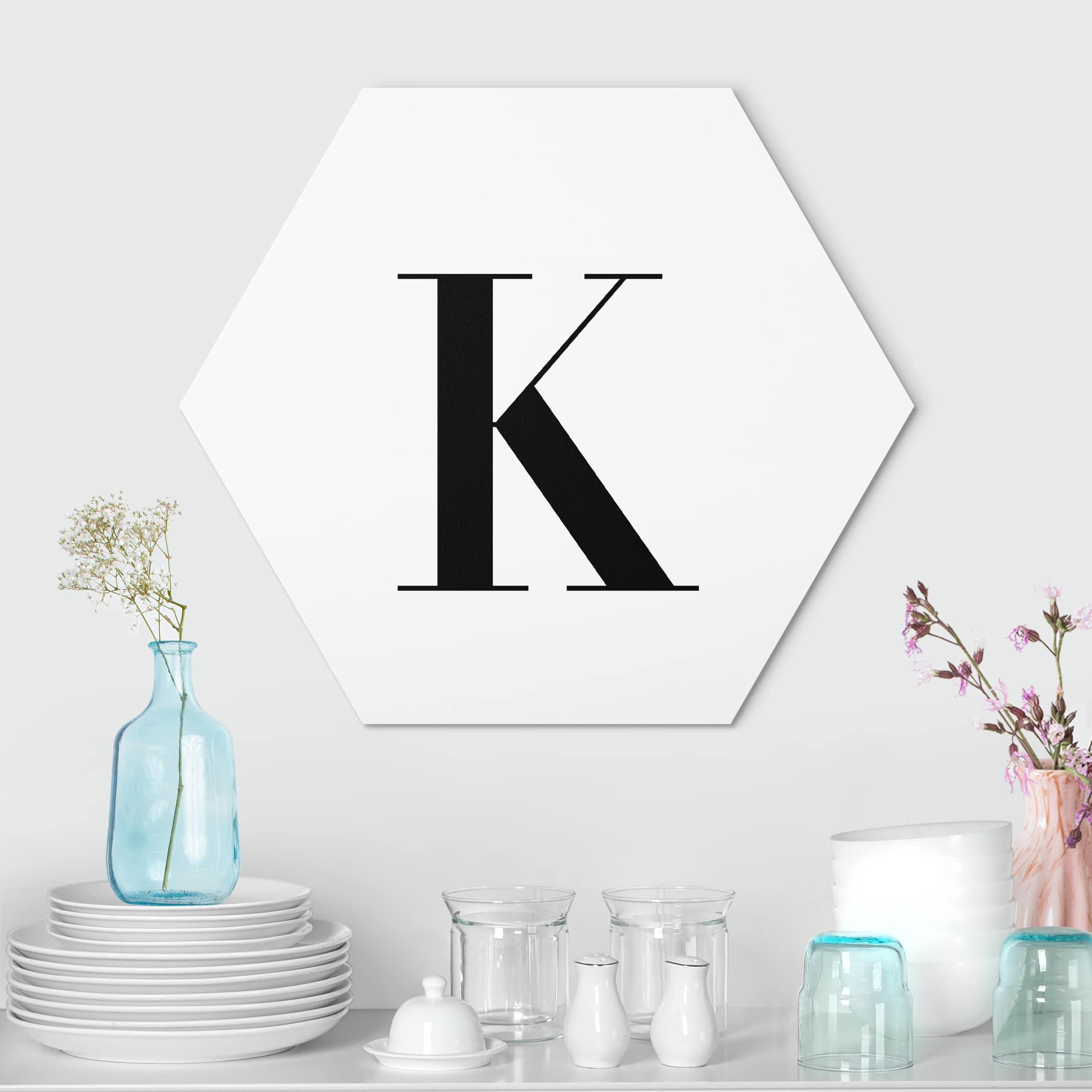 Hexagon-Alu-Dibond Bild Buchstabe Serif Weiß K