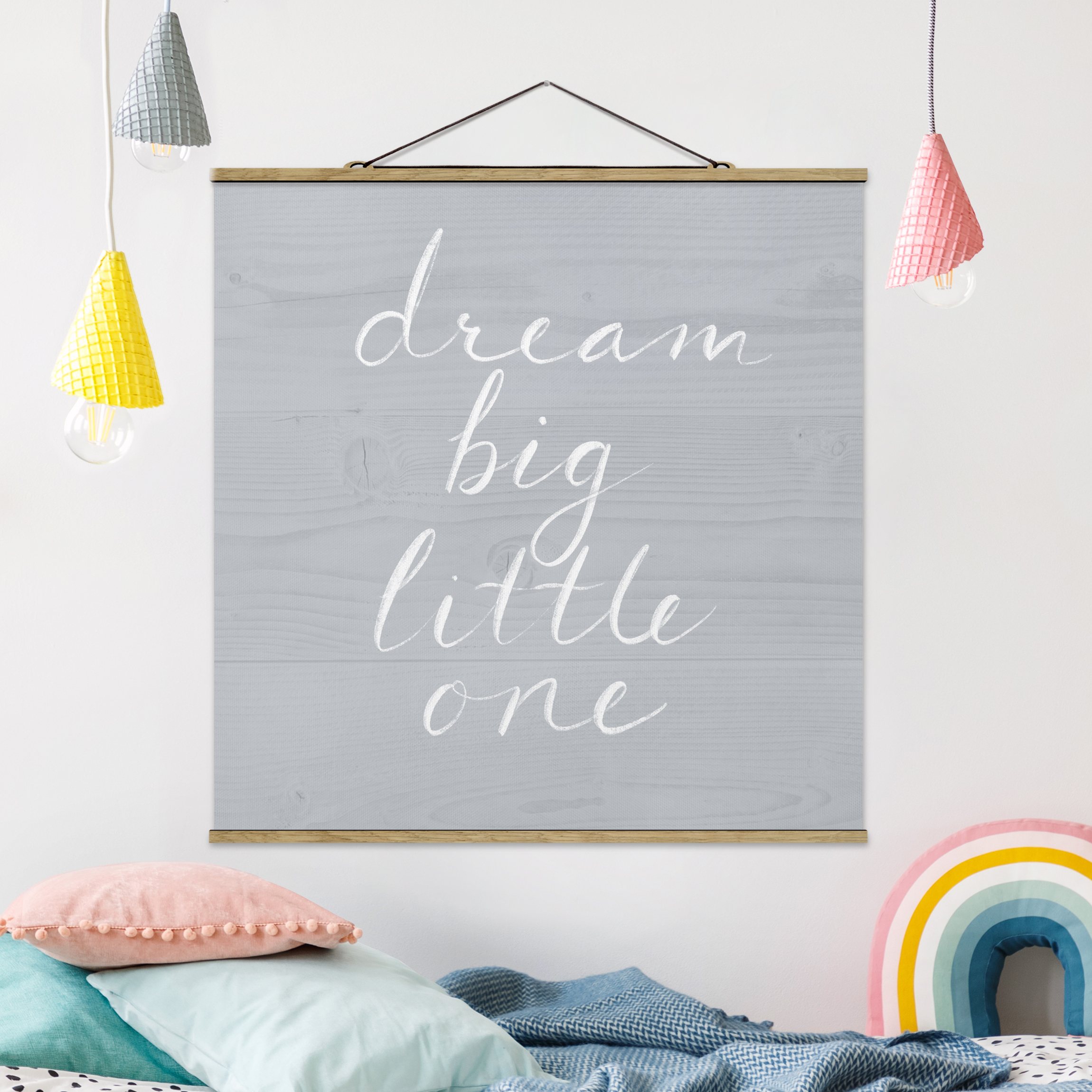 Stoffbild mit Posterleisten Holzwand grau - Dream big