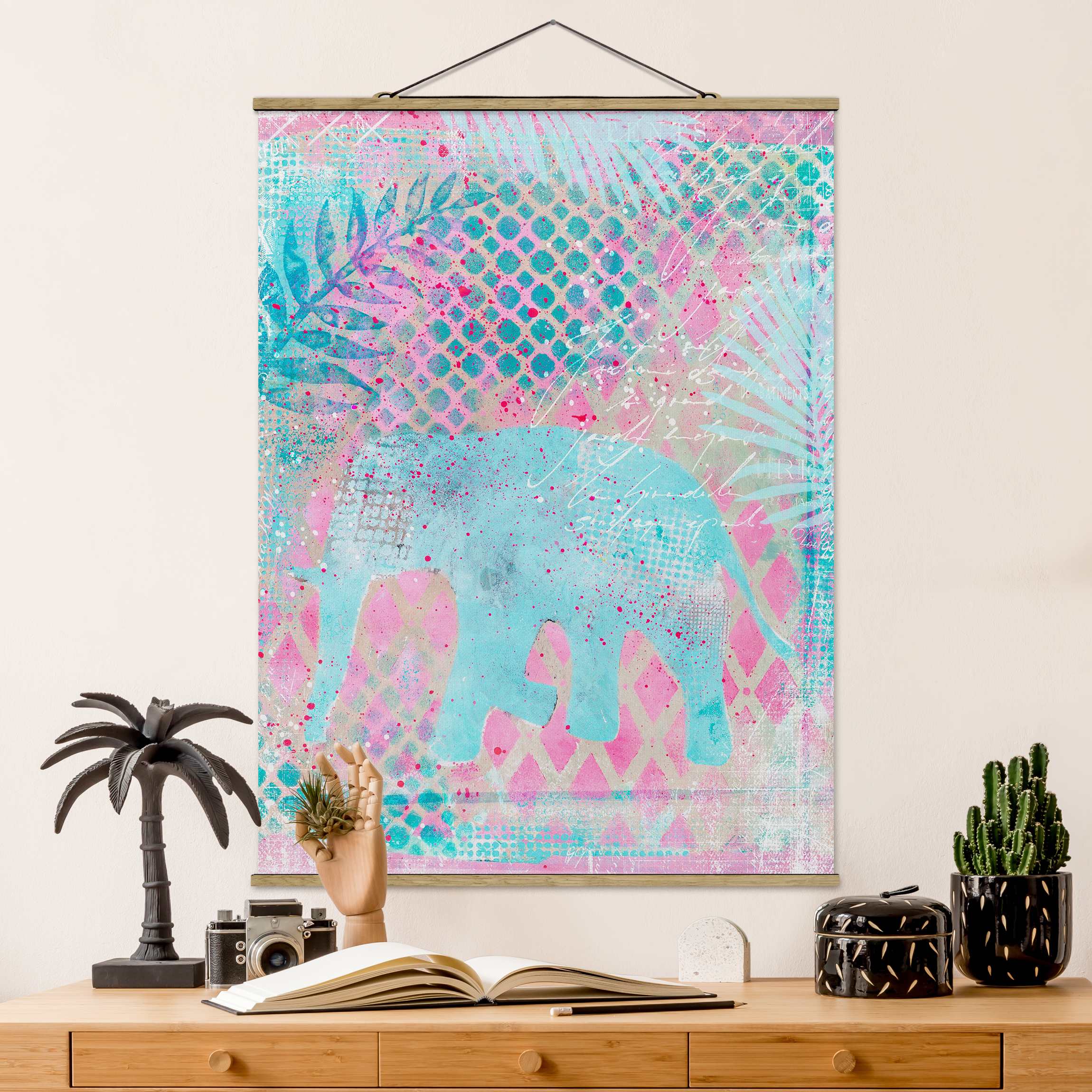 Stoffbild mit Posterleisten Bunte Collage - Elefant in Blau und Rosa