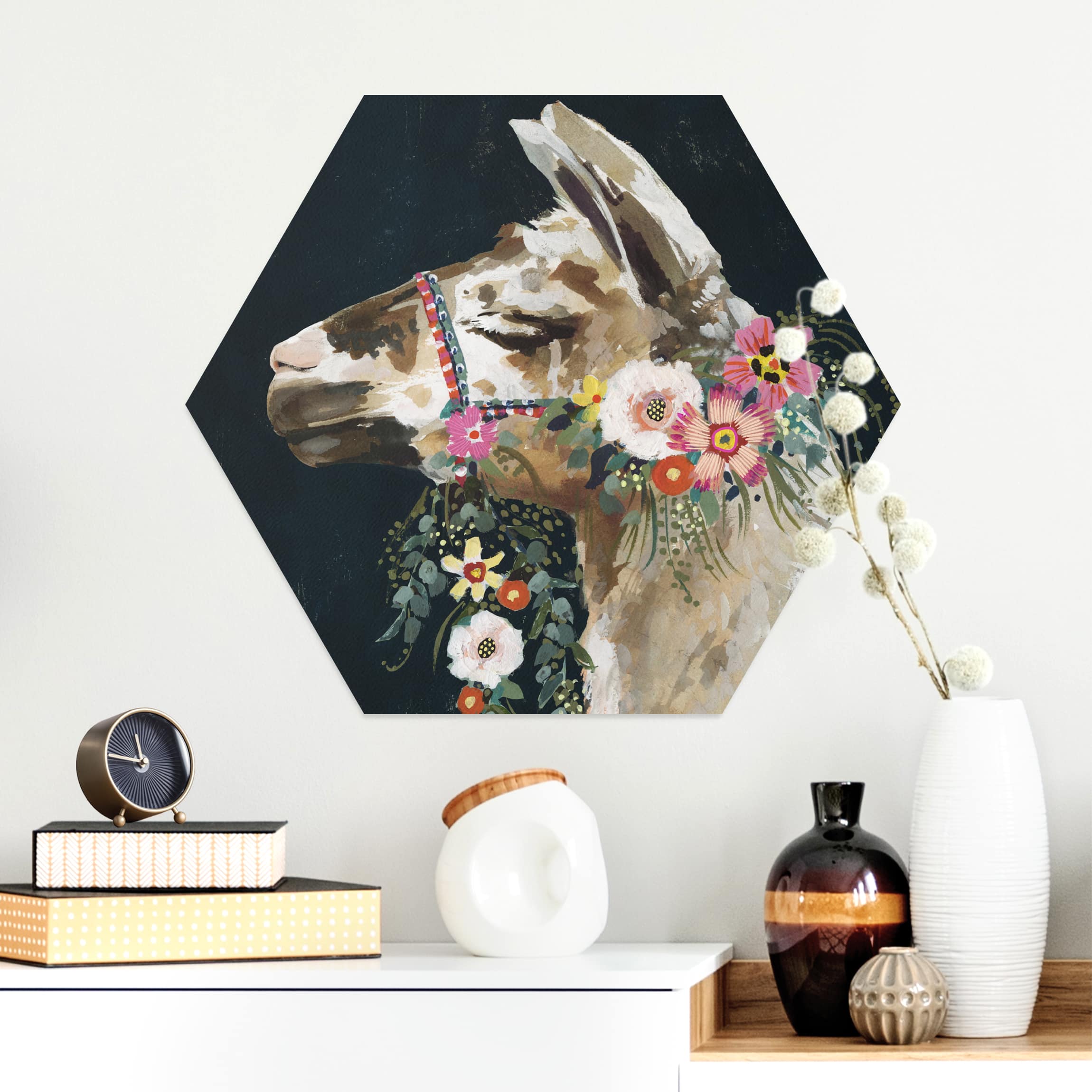 Hexagon-Alu-Dibond Bild Lama mit Blumenschmuck II