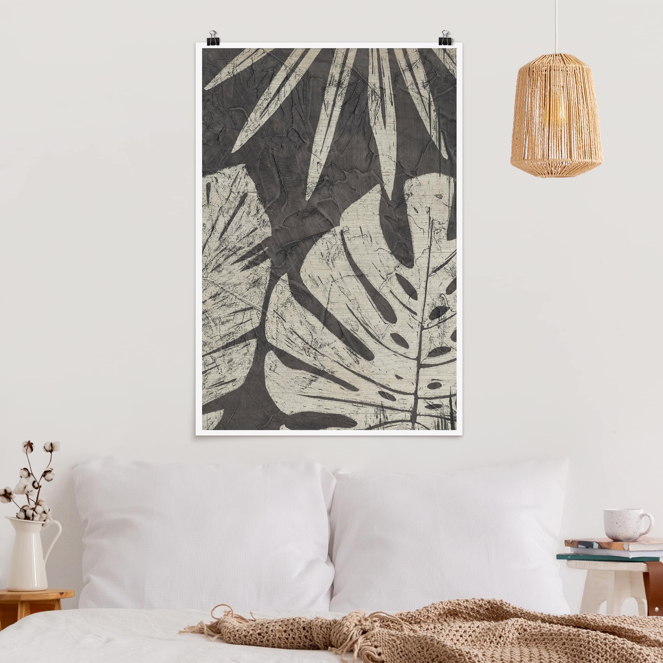 Poster - Hochformat Palmenblätter vor Dunkelgrau