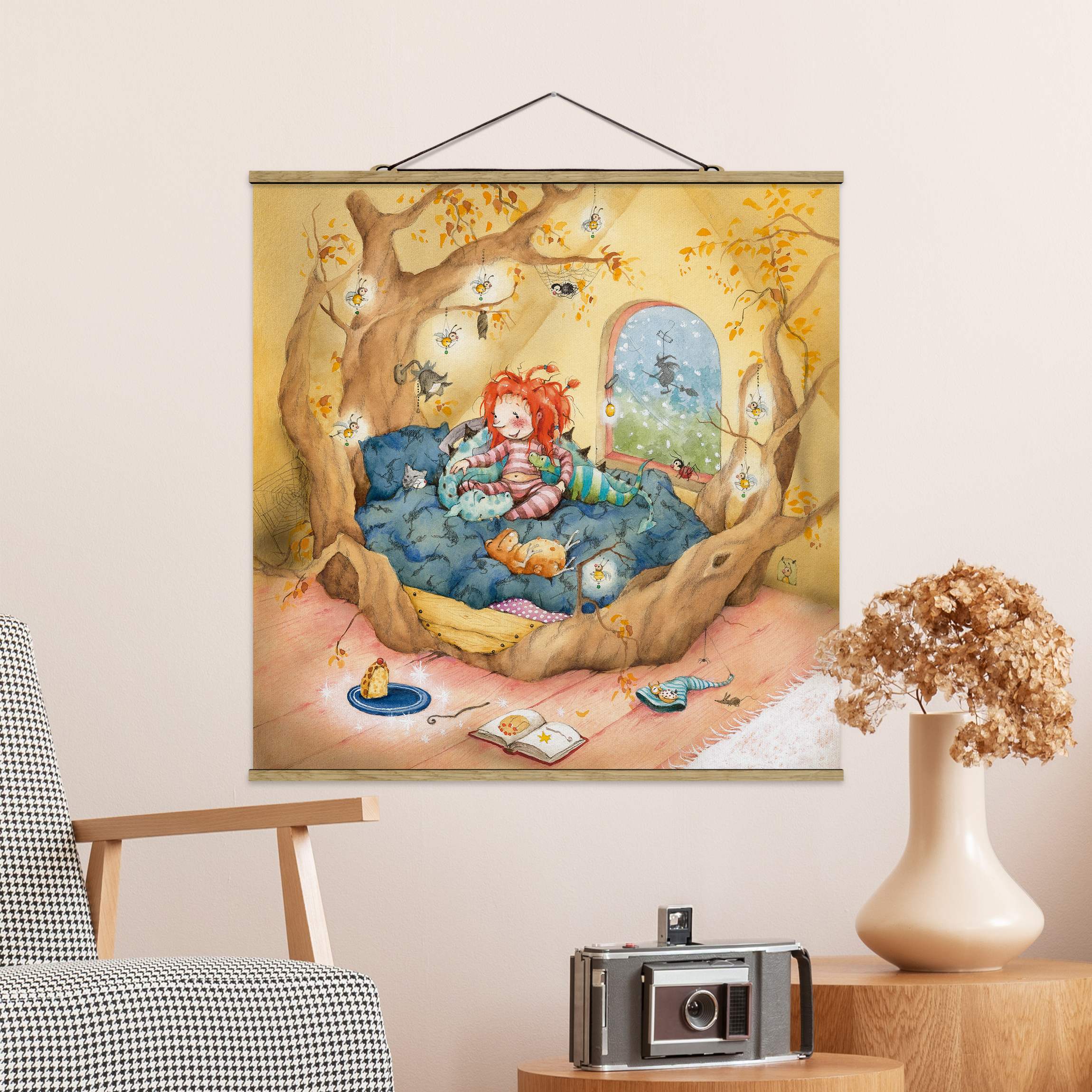 Stoffbild mit Posterleisten Frida kuschelt mit ihren Freunden