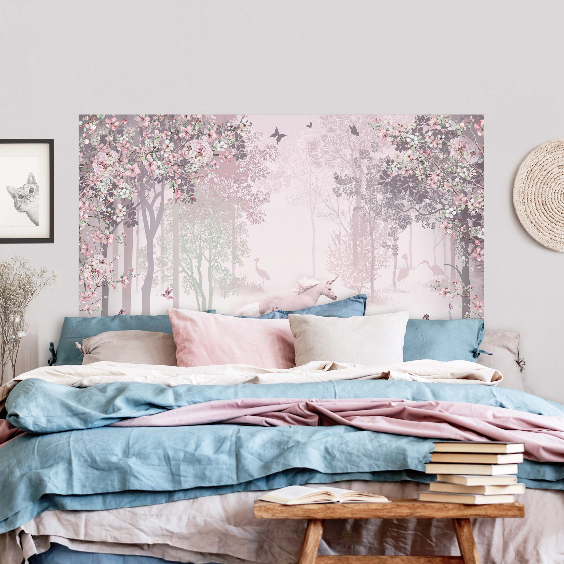 Kopfteil Bett Einhorn auf Blumenwiese in Rosa