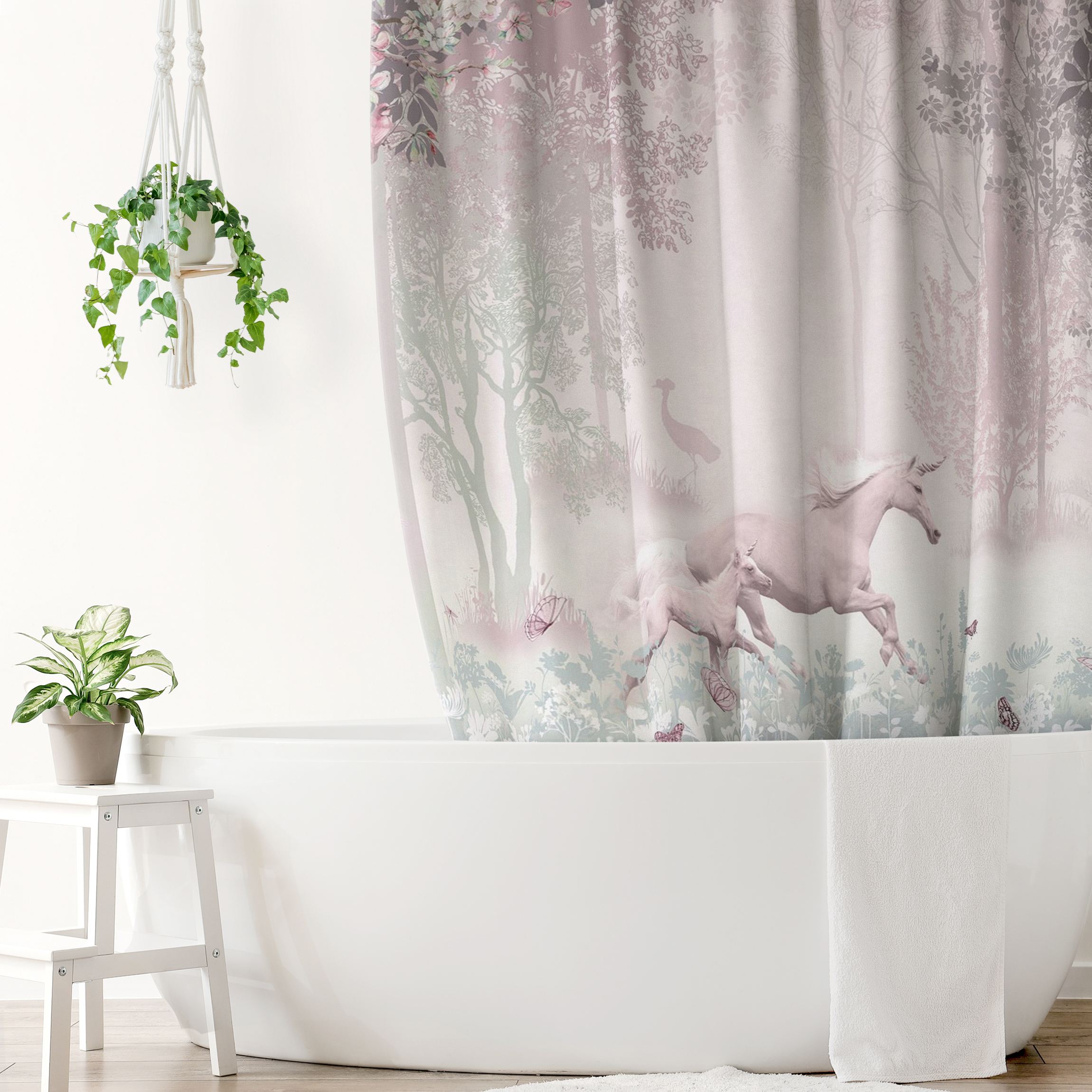 Duschvorhang Einhorn auf Blumenwiese in Rosa