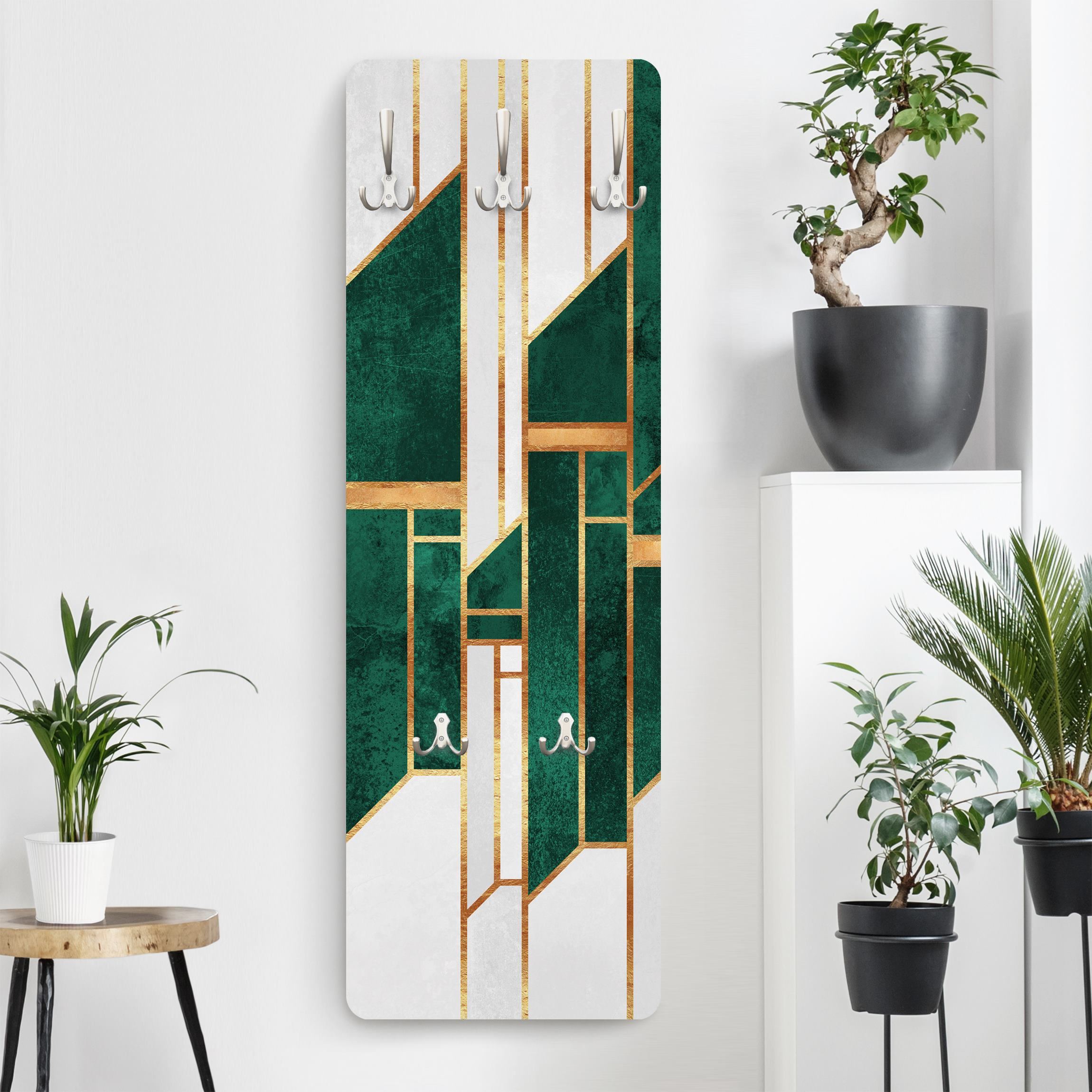 Wandgarderobe Holzpaneel Emerald und Gold Geometrie