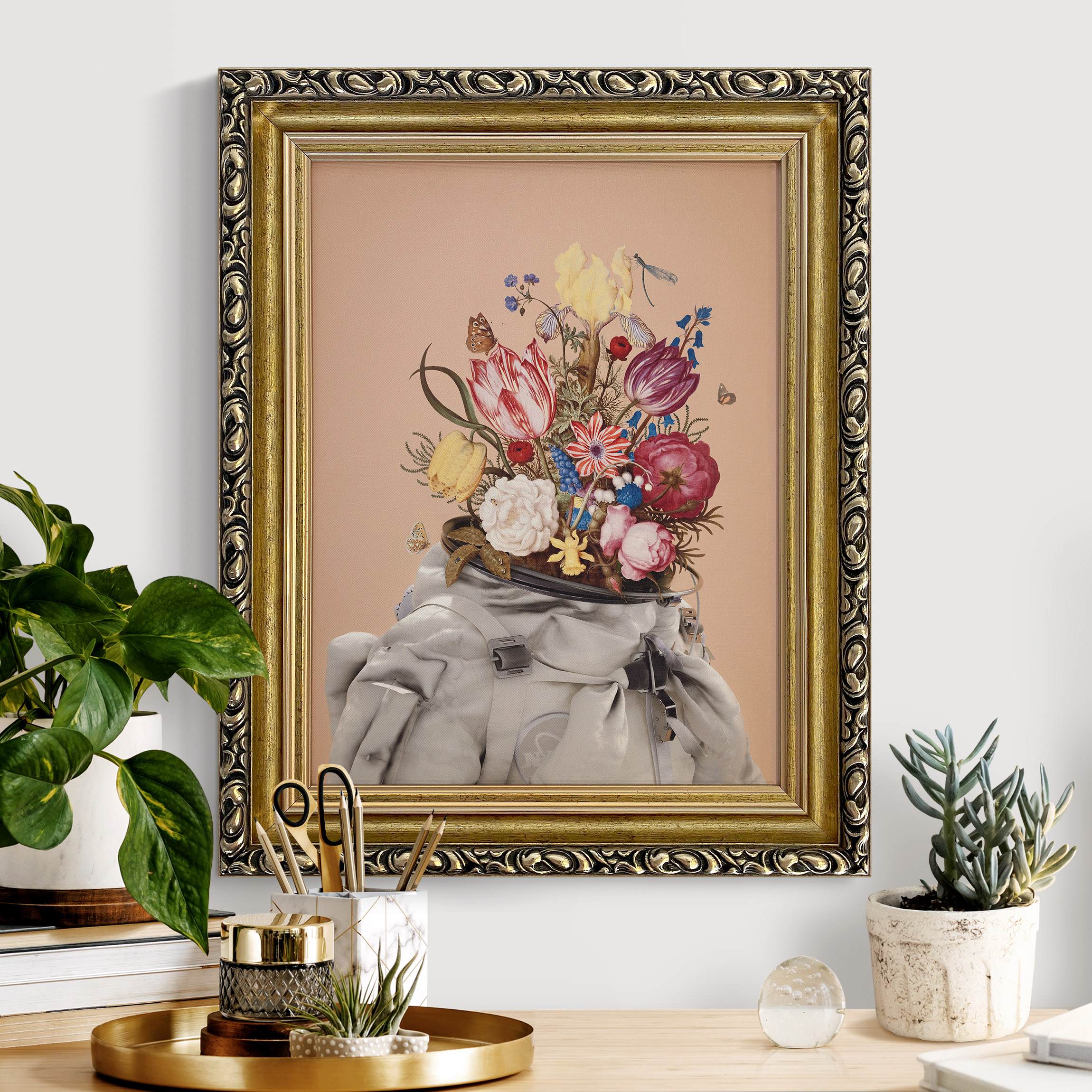 Leinwandbild mit Barockrahmen Enkel Dika - Astronautenanzug mit Blumen