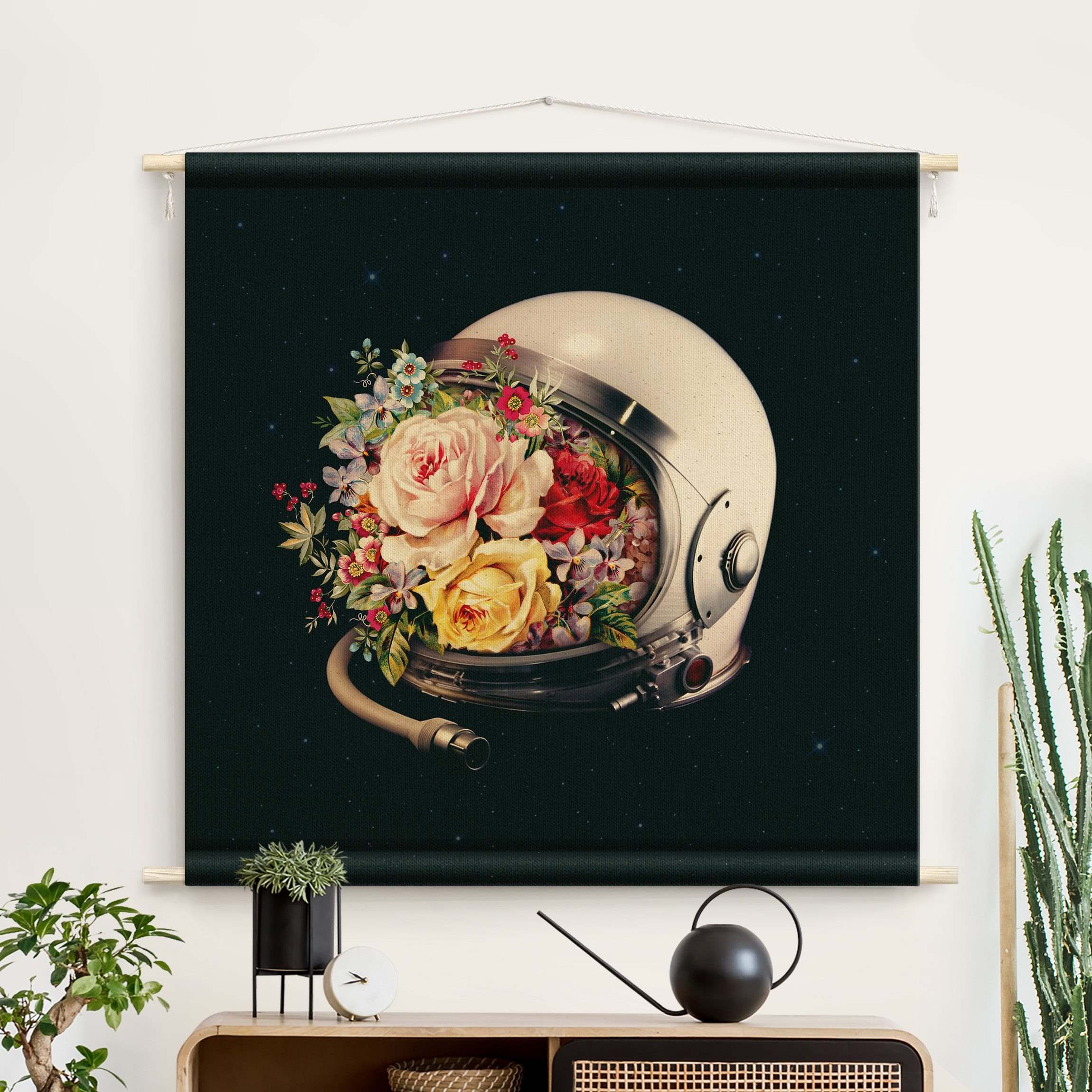 Wandteppich Enkel Dika - Rosen im Astronautenhelm